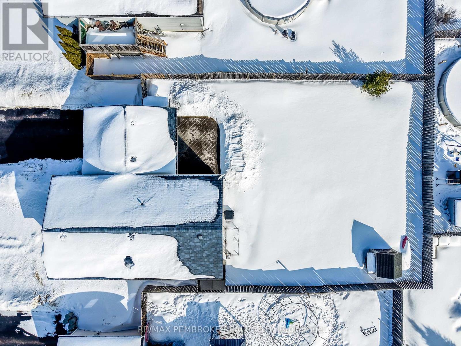 18 Morning Star Street, Petawawa, Ontario  K8H 0A1 - Photo 5 - X12800540