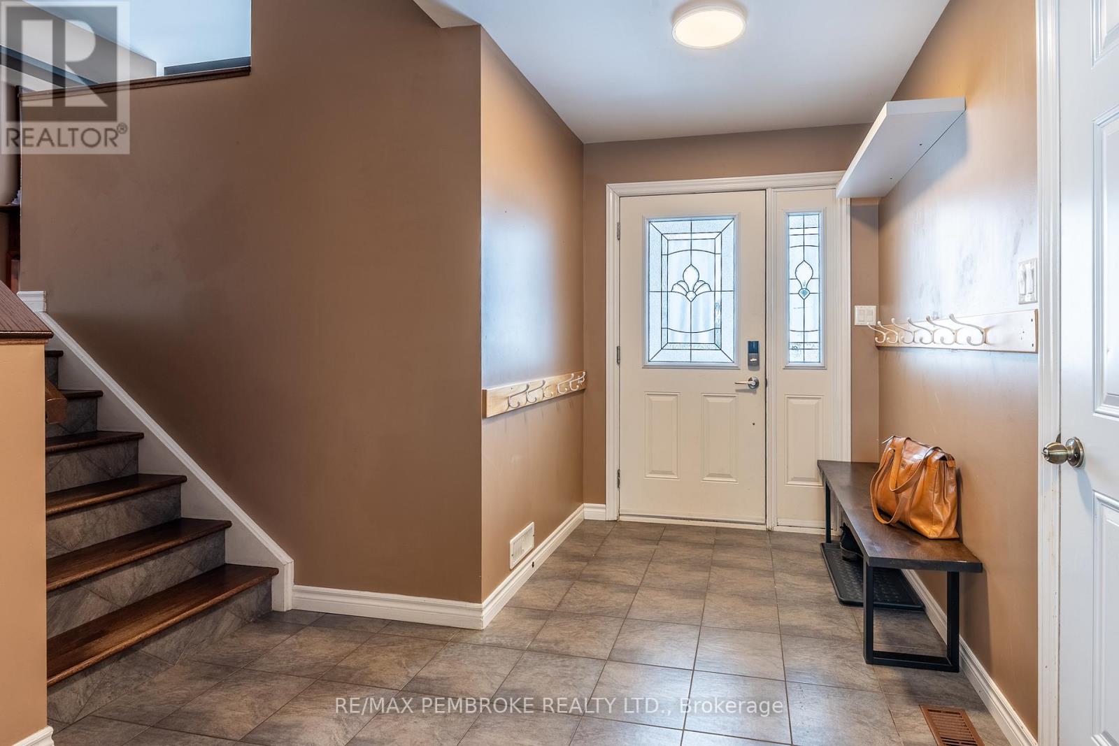 18 Morning Star Street, Petawawa, Ontario  K8H 0A1 - Photo 8 - X12800540