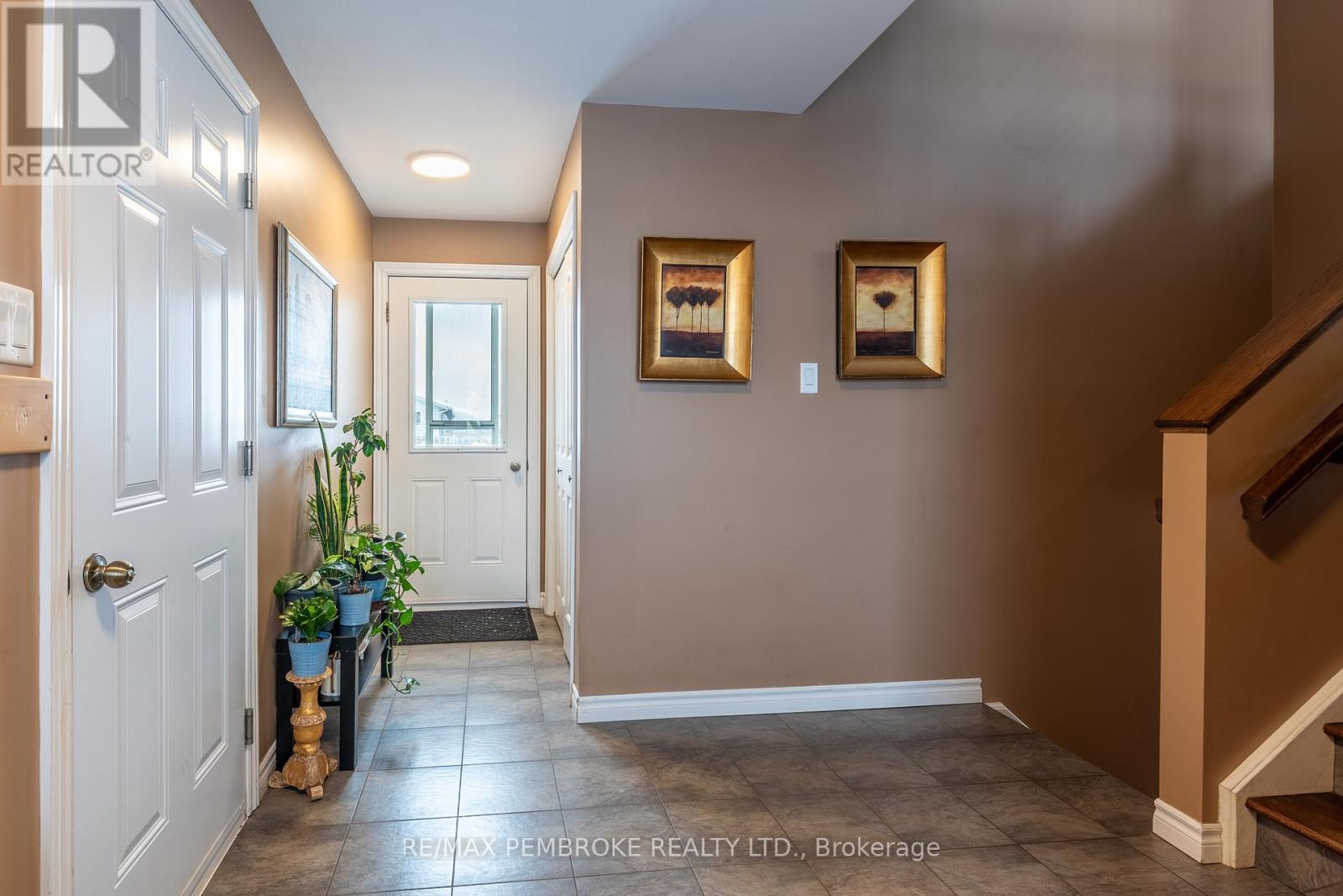 18 Morning Star Street, Petawawa, Ontario  K8H 0A1 - Photo 9 - X12800540