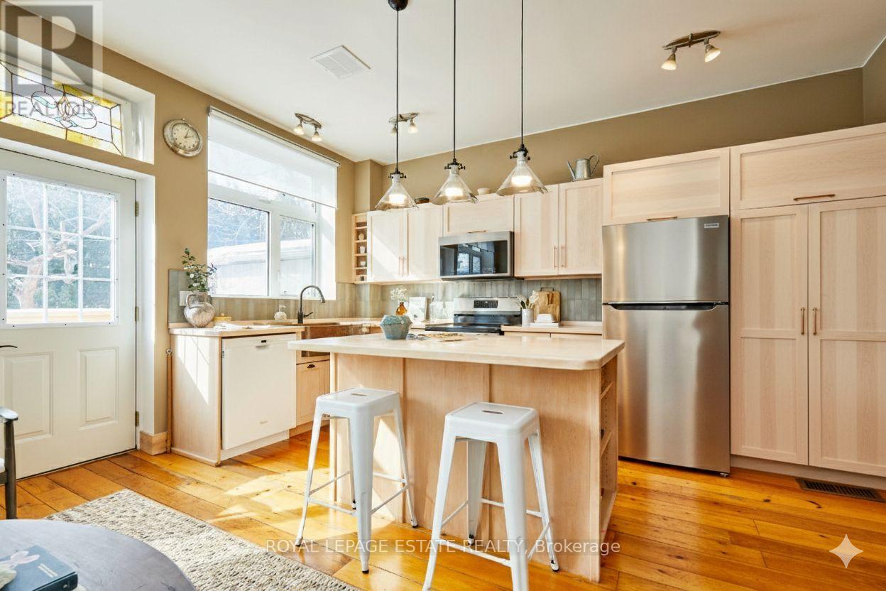 146 Ashdale Avenue, Toronto, Ontario  M4L 2Y9 - Photo 11 - E12800536