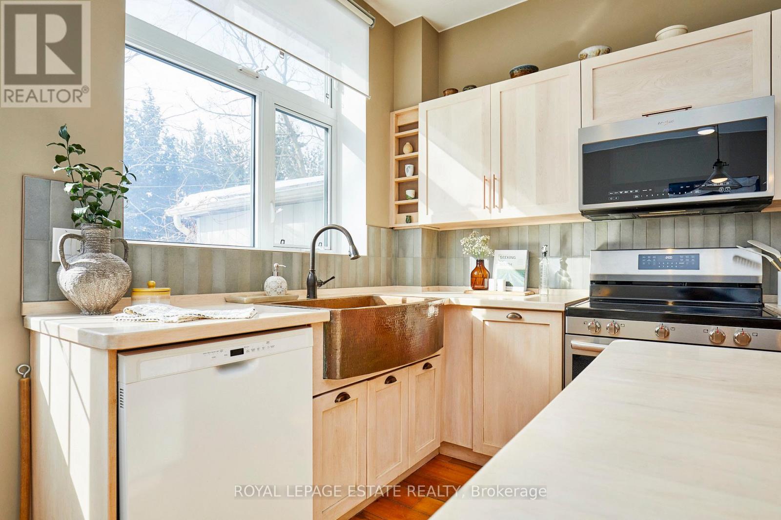 146 Ashdale Avenue, Toronto, Ontario  M4L 2Y9 - Photo 13 - E12800536