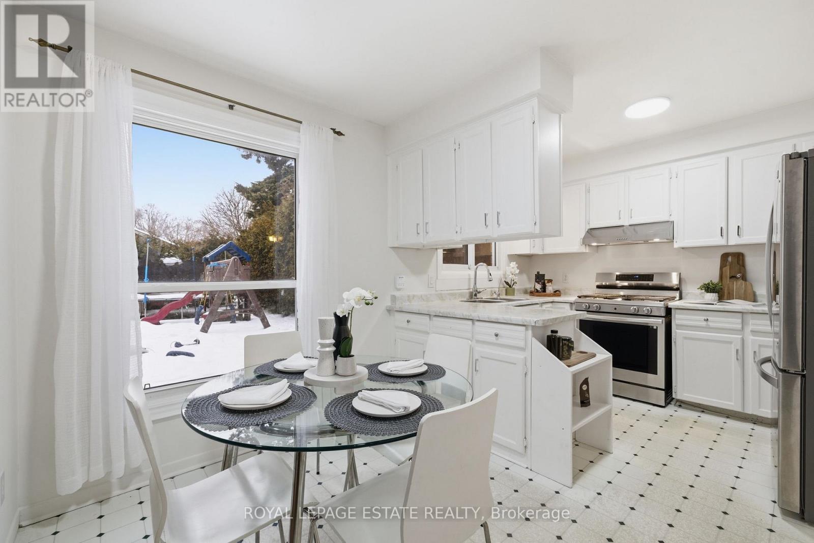 253 Michael Boulevard, Whitby, Ontario  L1N 5B2 - Photo 11 - E12800538