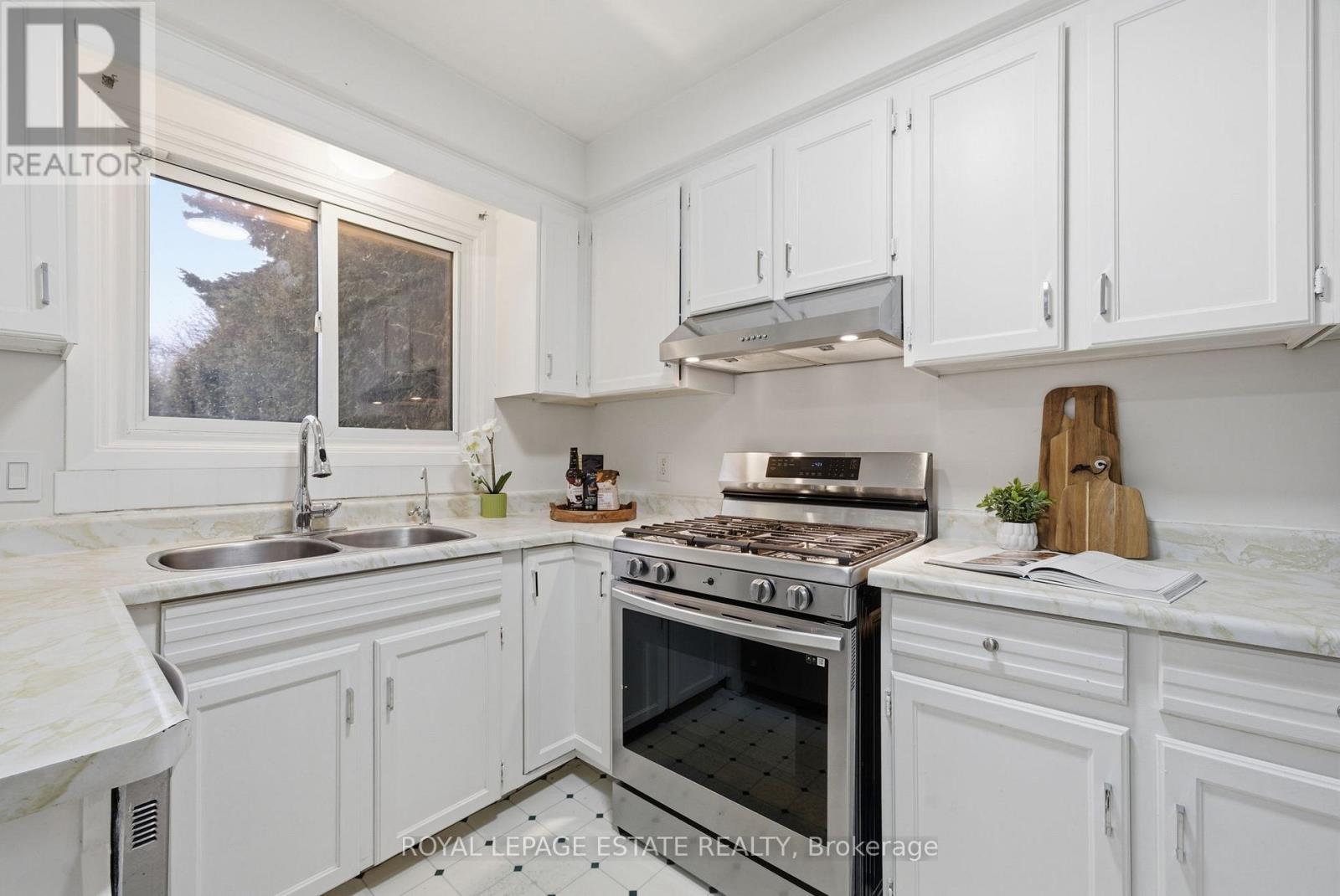 253 Michael Boulevard, Whitby, Ontario  L1N 5B2 - Photo 9 - E12800538