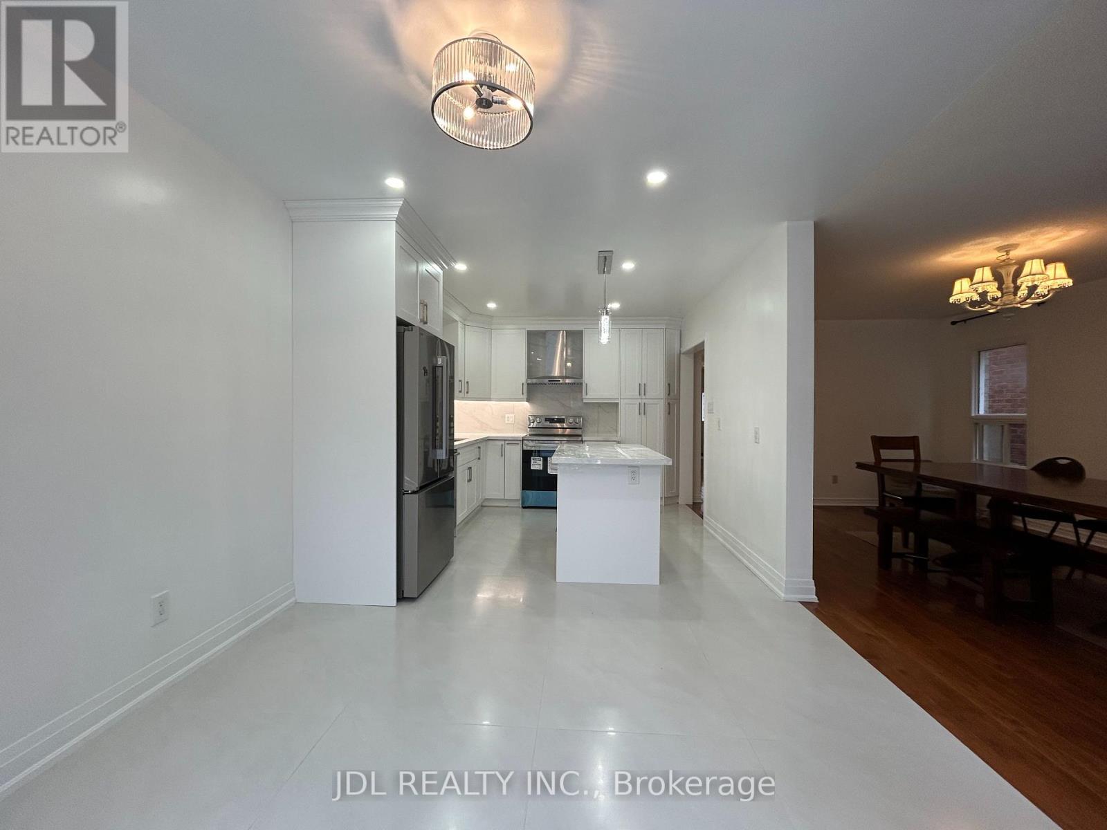 49 Melville St Street W, Richmond Hill, Ontario  L4B 4J1 - Photo 3 - N12800526