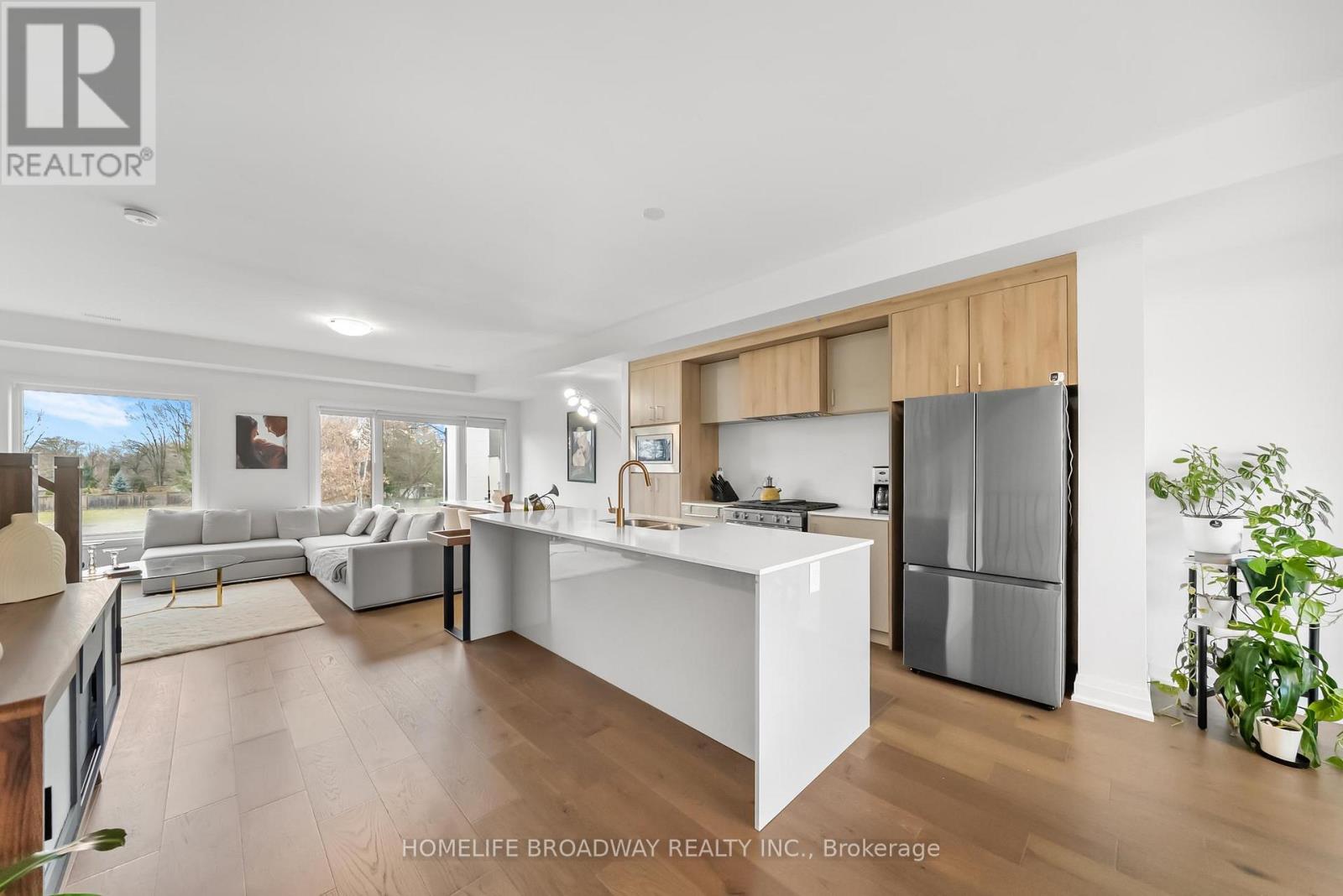 37 Persica Street, Richmond Hill, Ontario  L4E 2T3 - Photo 2 - N12800530