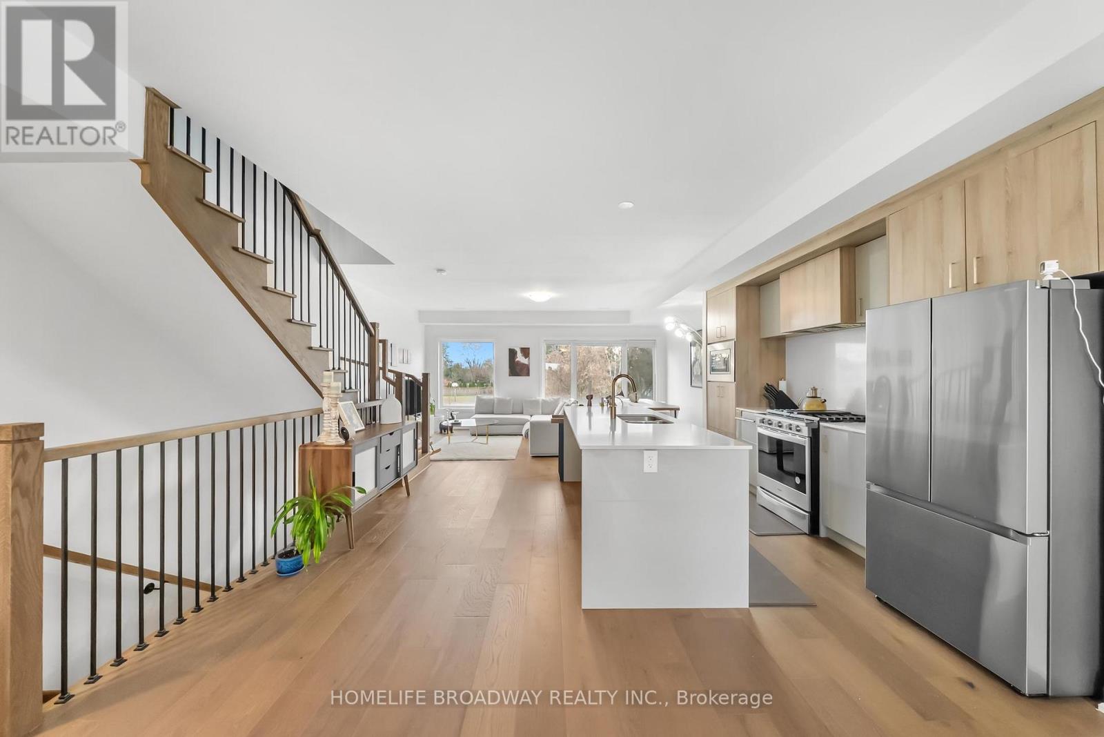 37 Persica Street, Richmond Hill, Ontario  L4E 2T3 - Photo 4 - N12800530