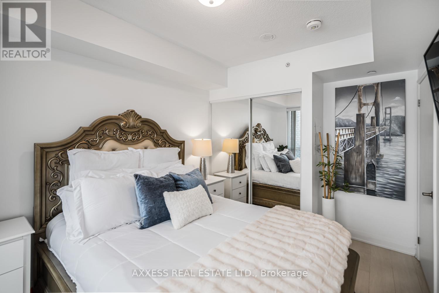 10 Gibbs Road, Toronto, Ontario  M9B 0E2 - Photo 15 - W12800528