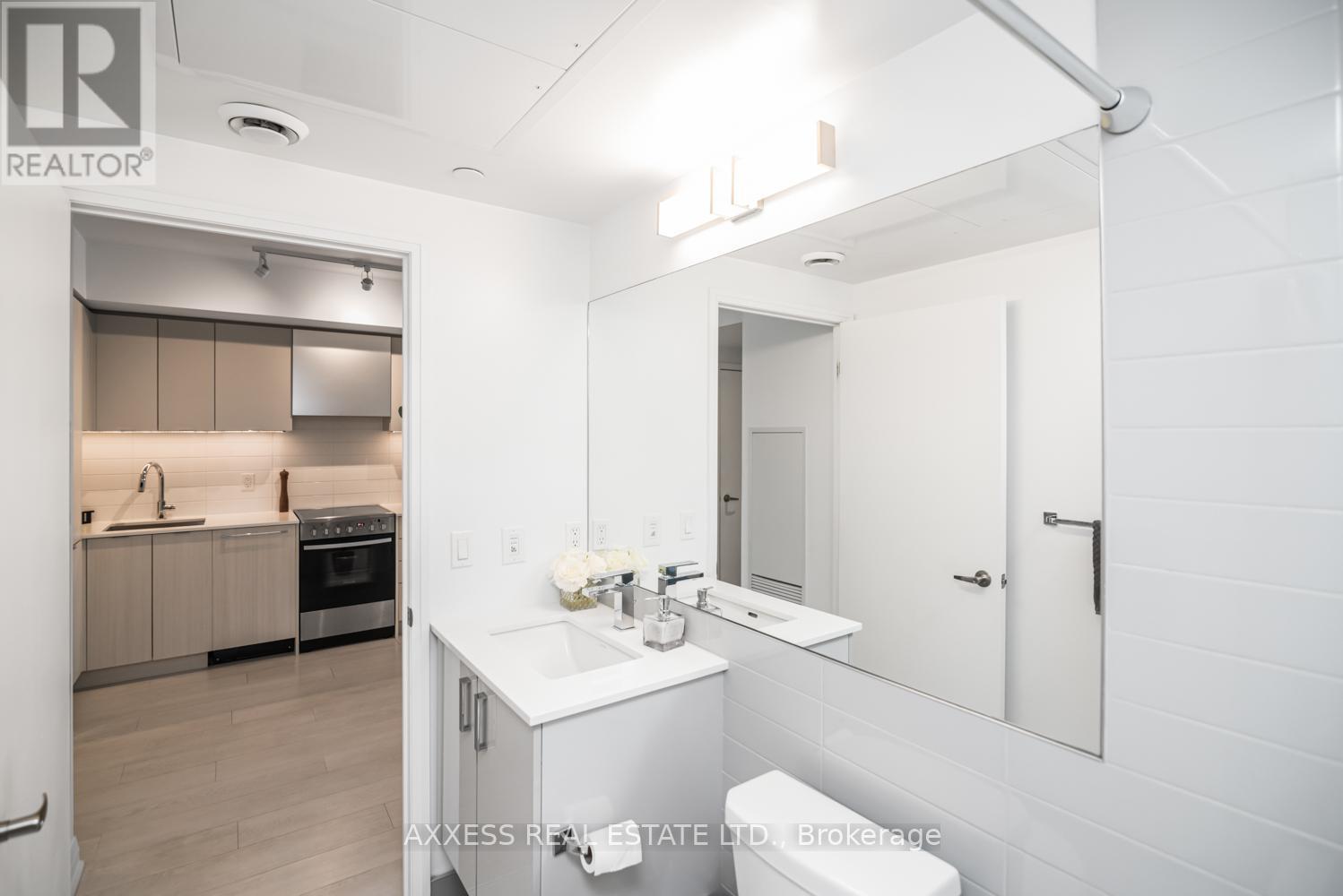 10 Gibbs Road, Toronto, Ontario  M9B 0E2 - Photo 18 - W12800528