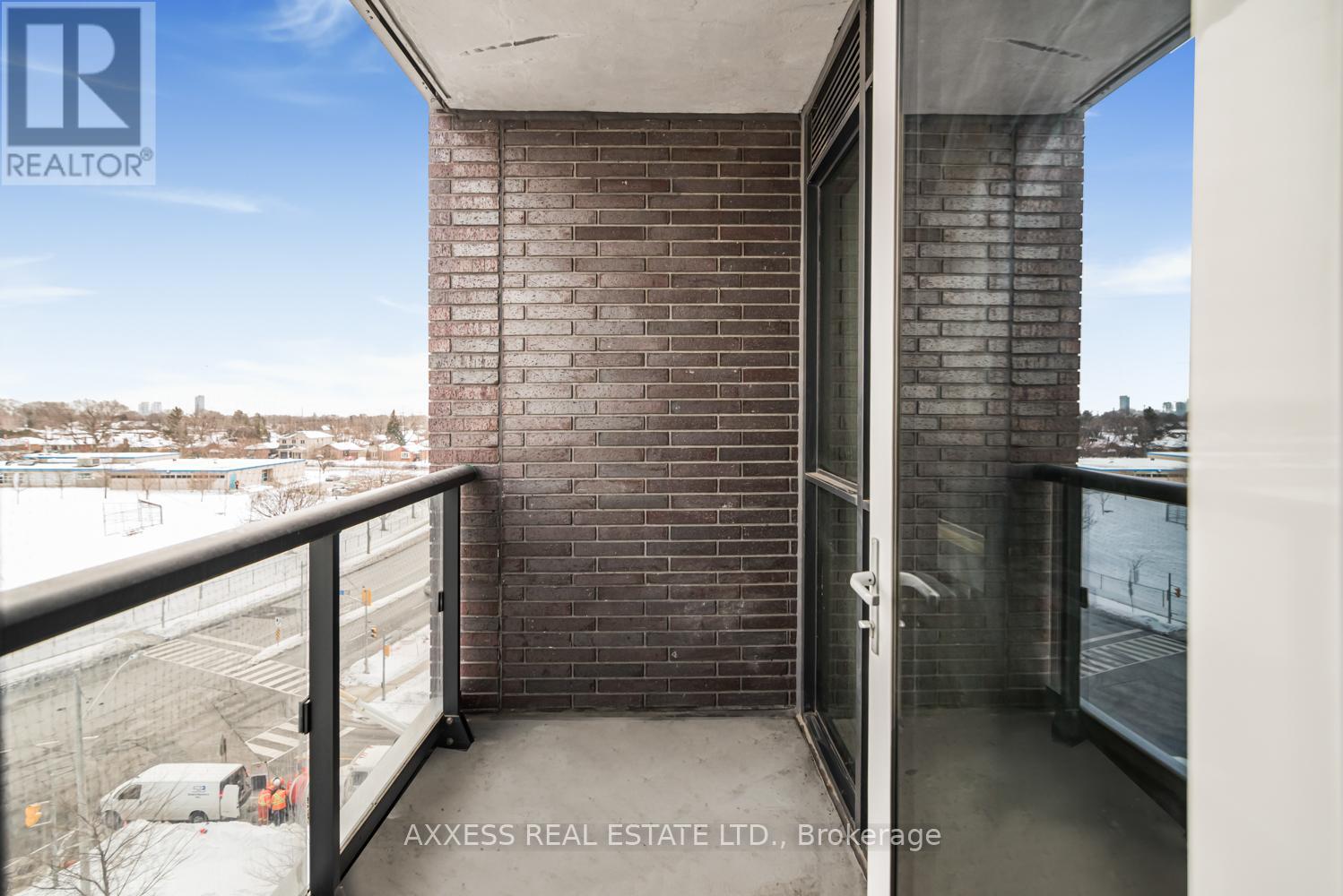 10 Gibbs Road, Toronto, Ontario  M9B 0E2 - Photo 8 - W12800528