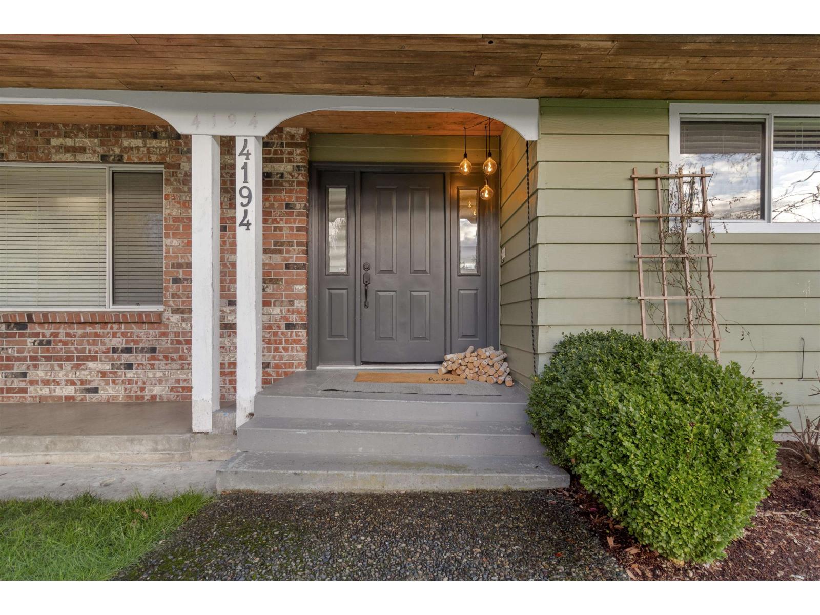 4194 Balmoral Street, Abbotsford, British Columbia  V4X 1Y5 - Photo 3 - R3090825