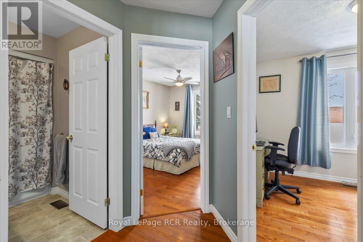 239 4th Street Crescent, Hanover, Ontario  N4N 3S2 - Photo 11 - X12800606