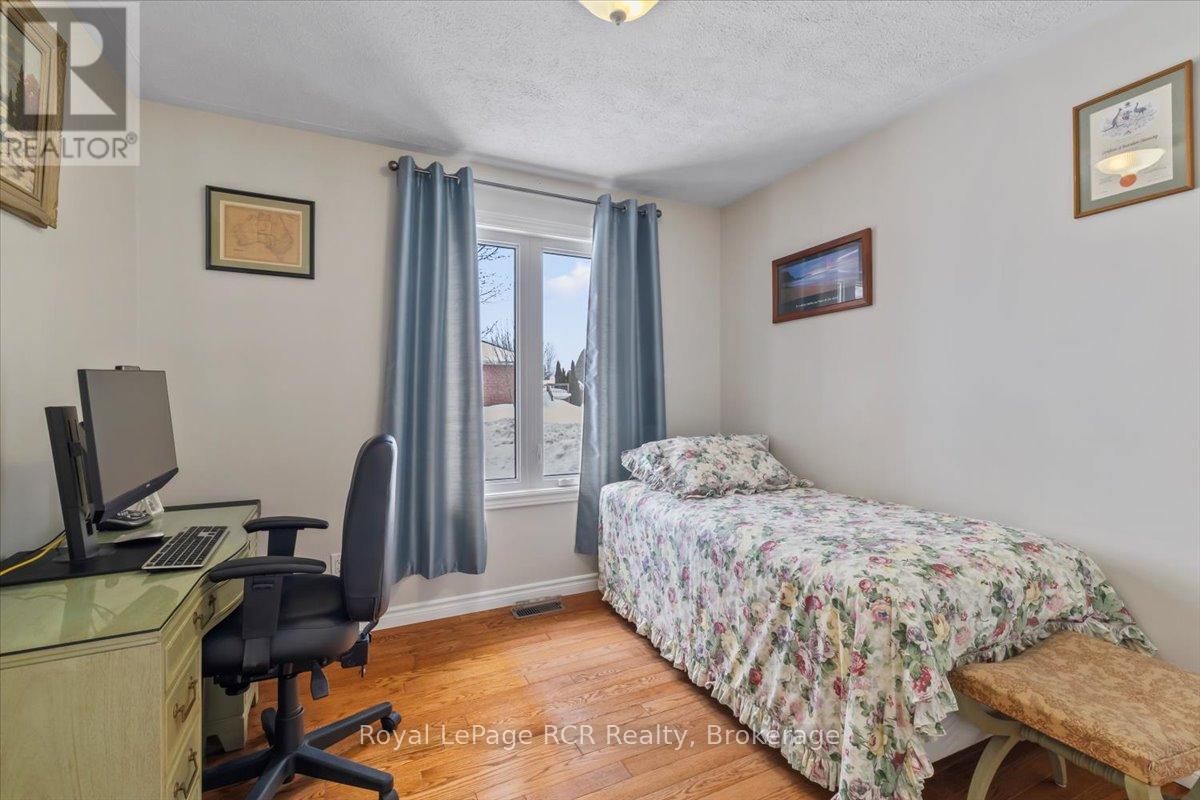 239 4th Street Crescent, Hanover, Ontario  N4N 3S2 - Photo 13 - X12800606