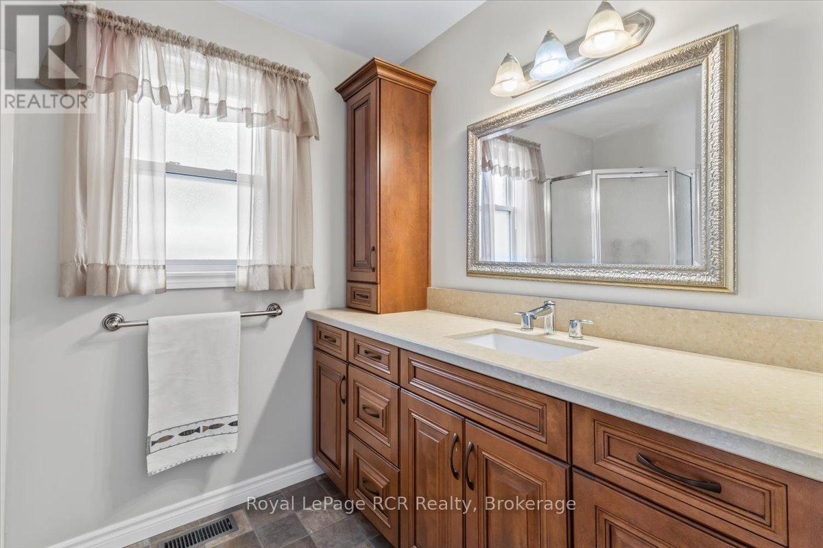 239 4th Street Crescent, Hanover, Ontario  N4N 3S2 - Photo 16 - X12800606