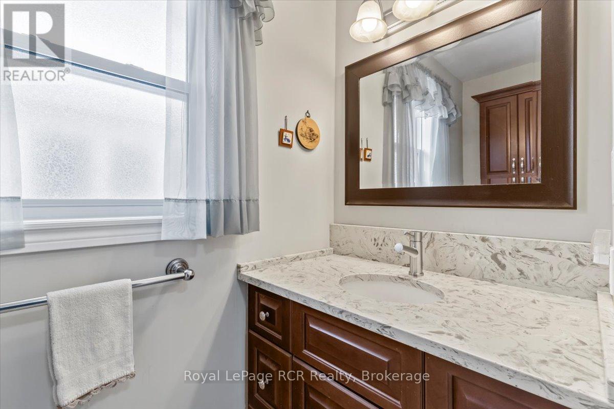 239 4th Street Crescent, Hanover, Ontario  N4N 3S2 - Photo 19 - X12800606