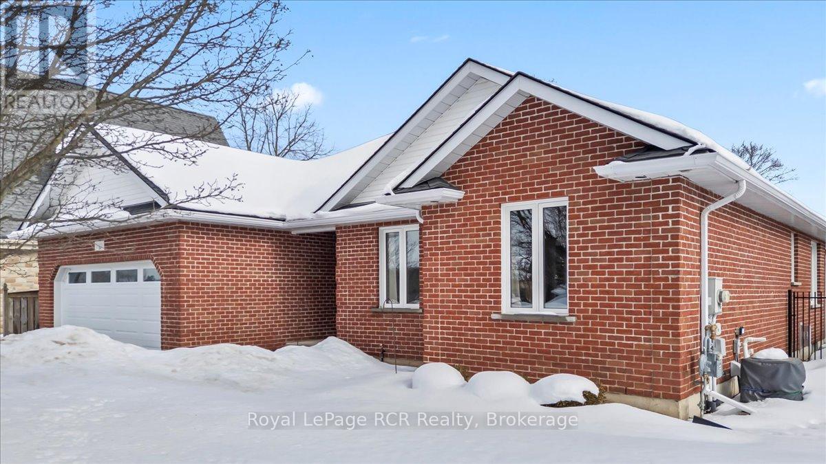 239 4th Street Crescent, Hanover, Ontario  N4N 3S2 - Photo 2 - X12800606