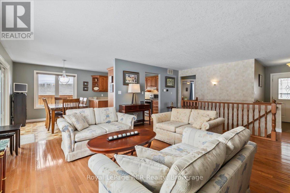 239 4th Street Crescent, Hanover, Ontario  N4N 3S2 - Photo 5 - X12800606