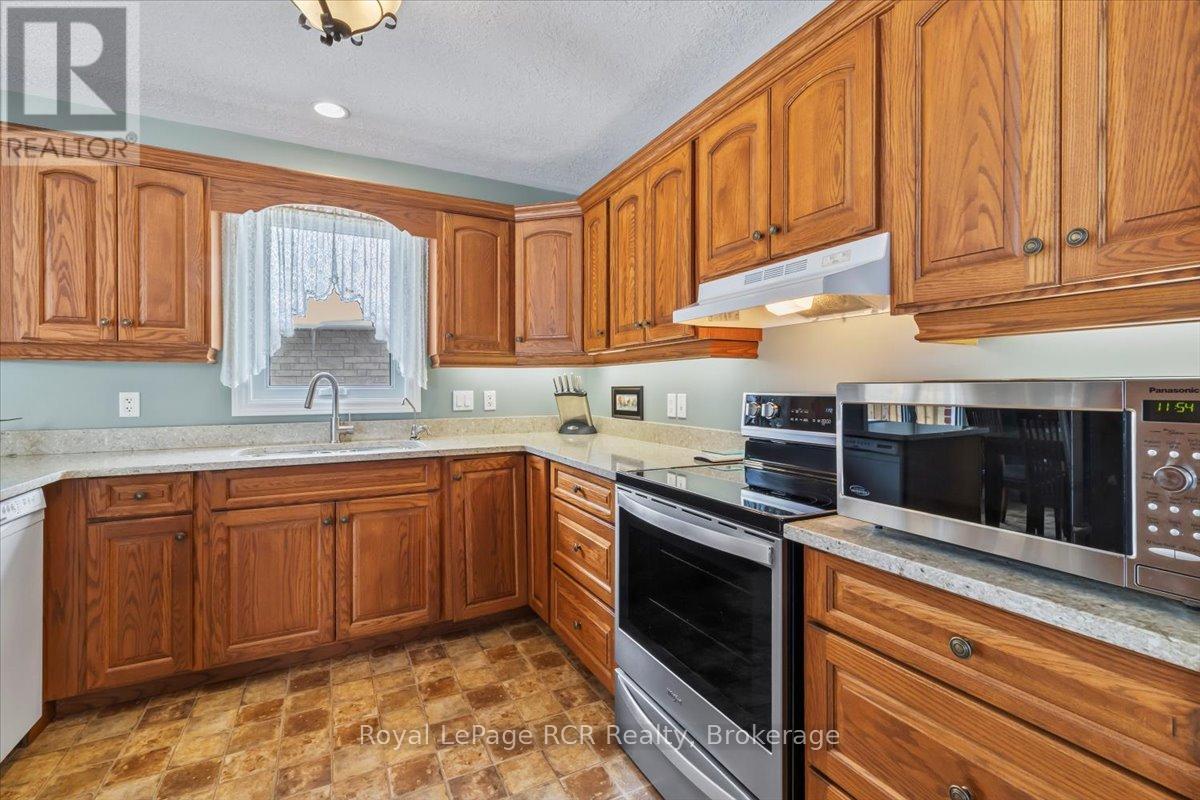 239 4th Street Crescent, Hanover, Ontario  N4N 3S2 - Photo 9 - X12800606