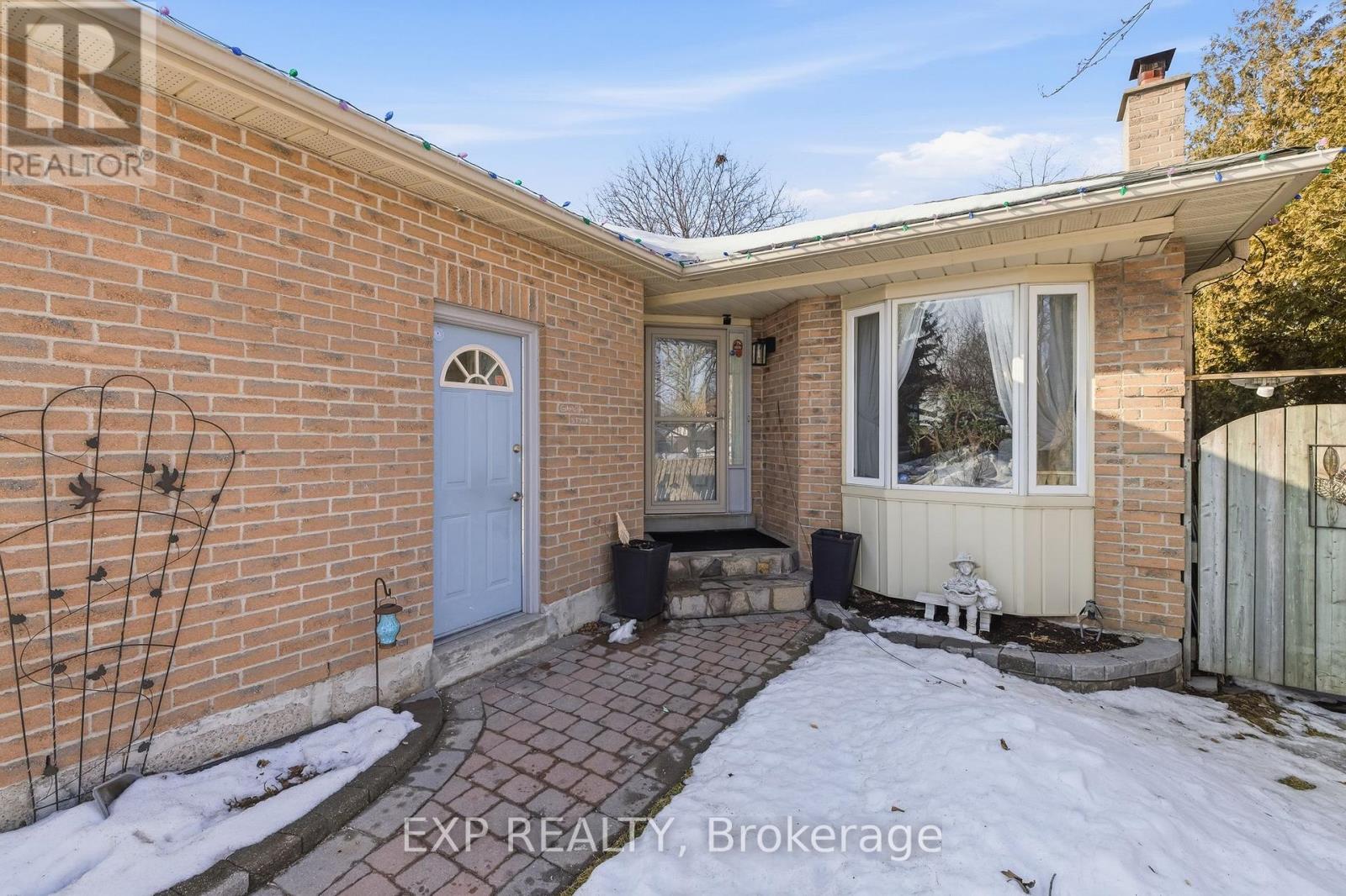 32 Bird Crescent, Ajax, Ontario  L1S 5B9 - Photo 4 - E12800626