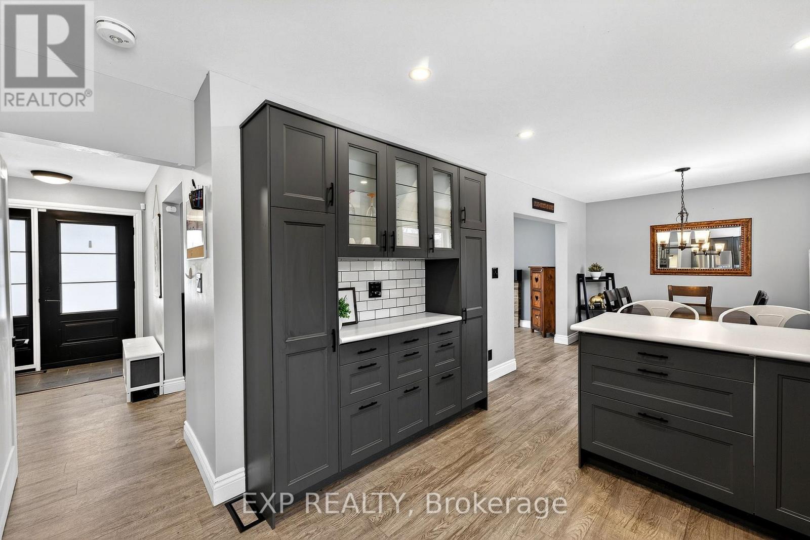 266 Bleecker Avenue, Belleville (Belleville Ward), Ontario  K8N 3V4 - Photo 5 - X12800634