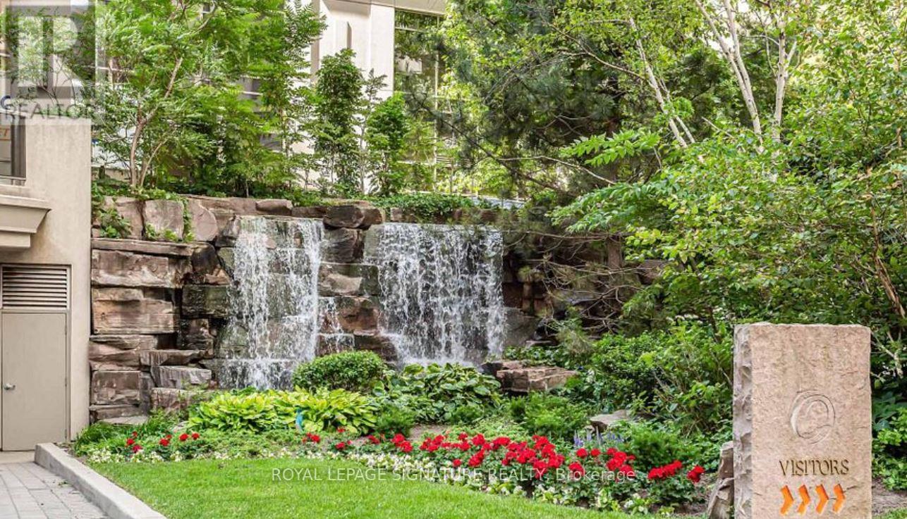 931 - 3888 Duke Of York Boulevard, Mississauga, Ontario  L5B 4P5 - Photo 2 - W12794628