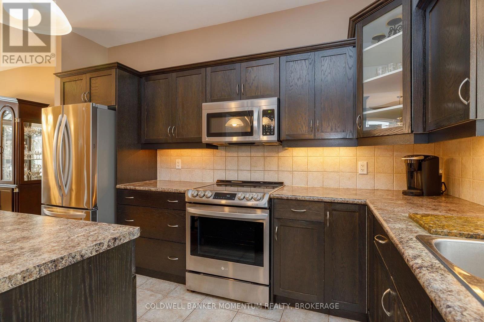 6838 Courtney Crescent, Niagara Falls, Ontario  L2H 0A3 - Photo 13 - X12800594