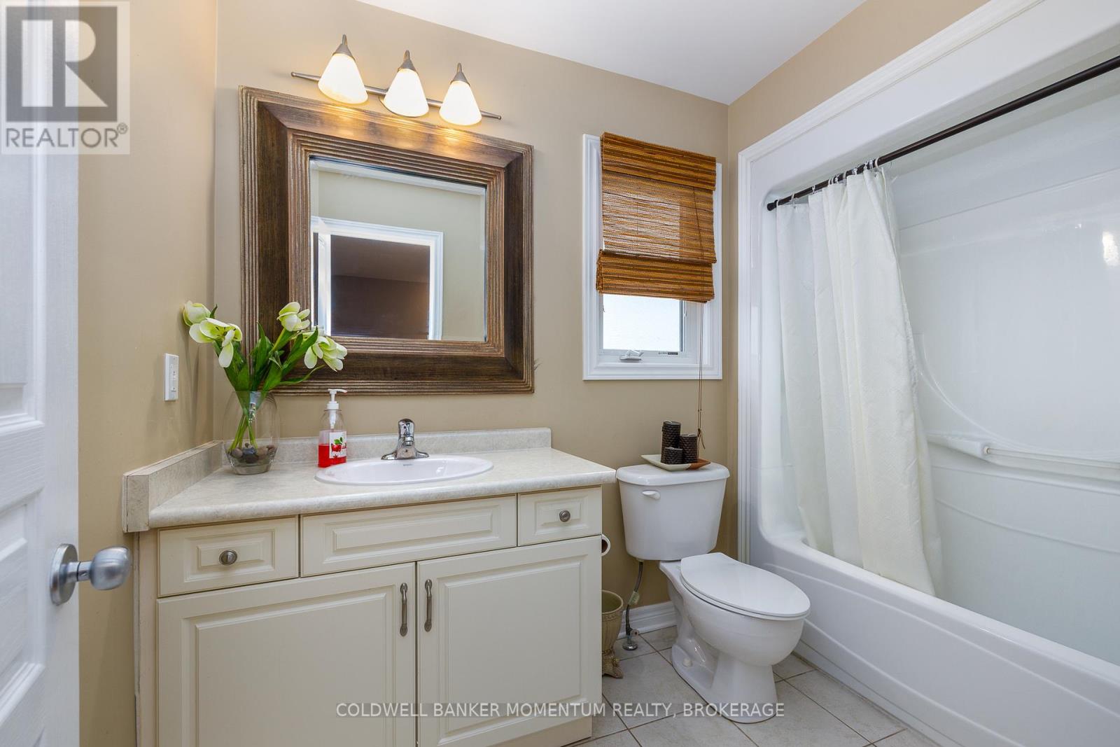 6838 Courtney Crescent, Niagara Falls, Ontario  L2H 0A3 - Photo 27 - X12800594