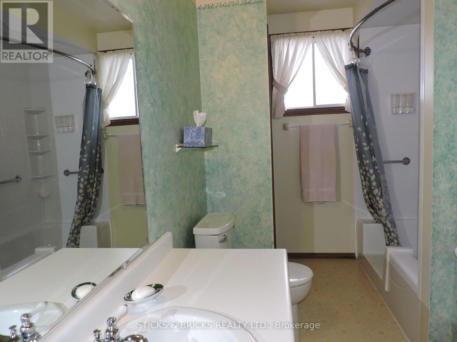 7740 Chorozy Street, Niagara Falls, Ontario  L2H 2N9 - Photo 12 - X12800650