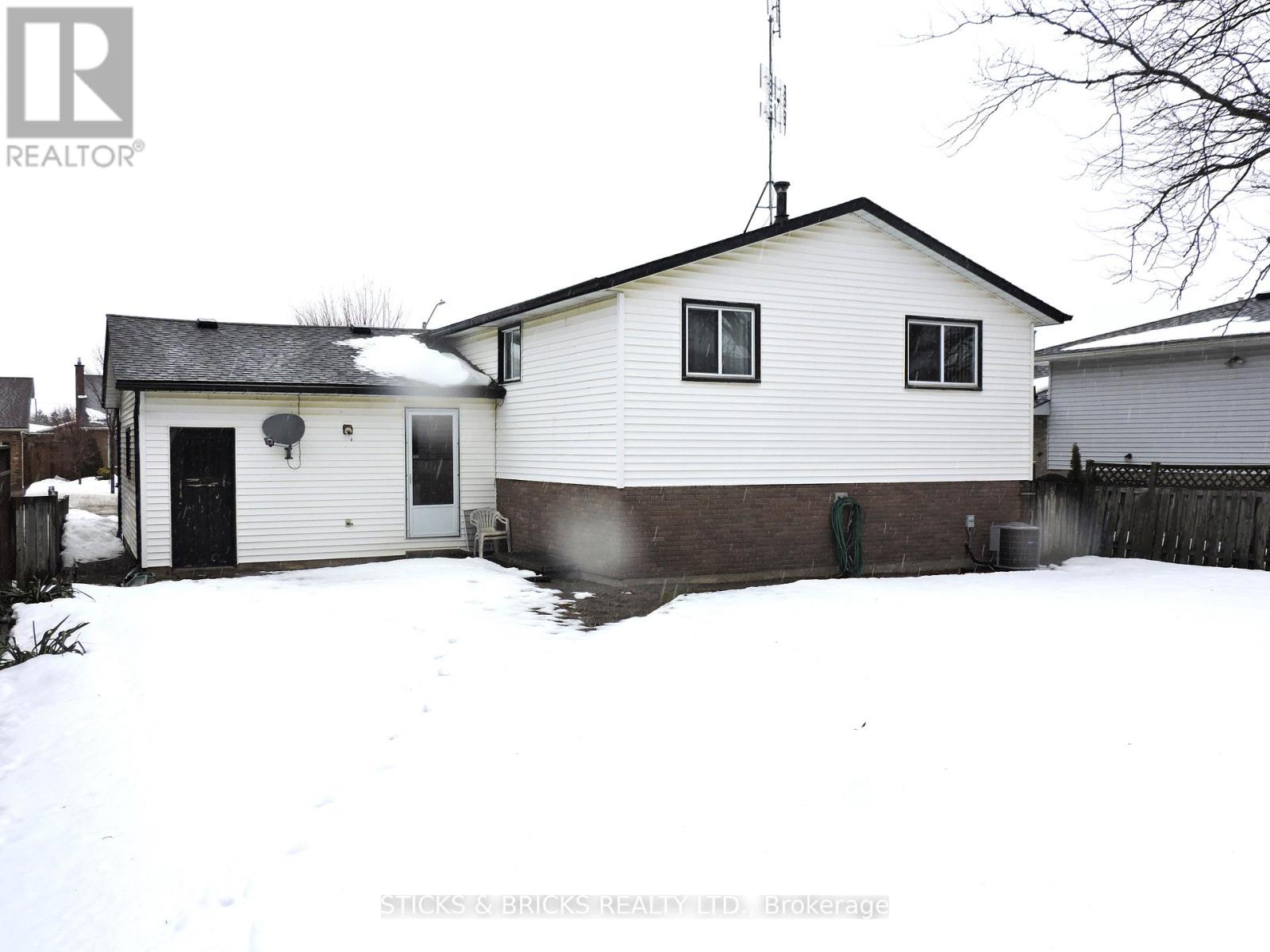 7740 Chorozy Street, Niagara Falls, Ontario  L2H 2N9 - Photo 27 - X12800650