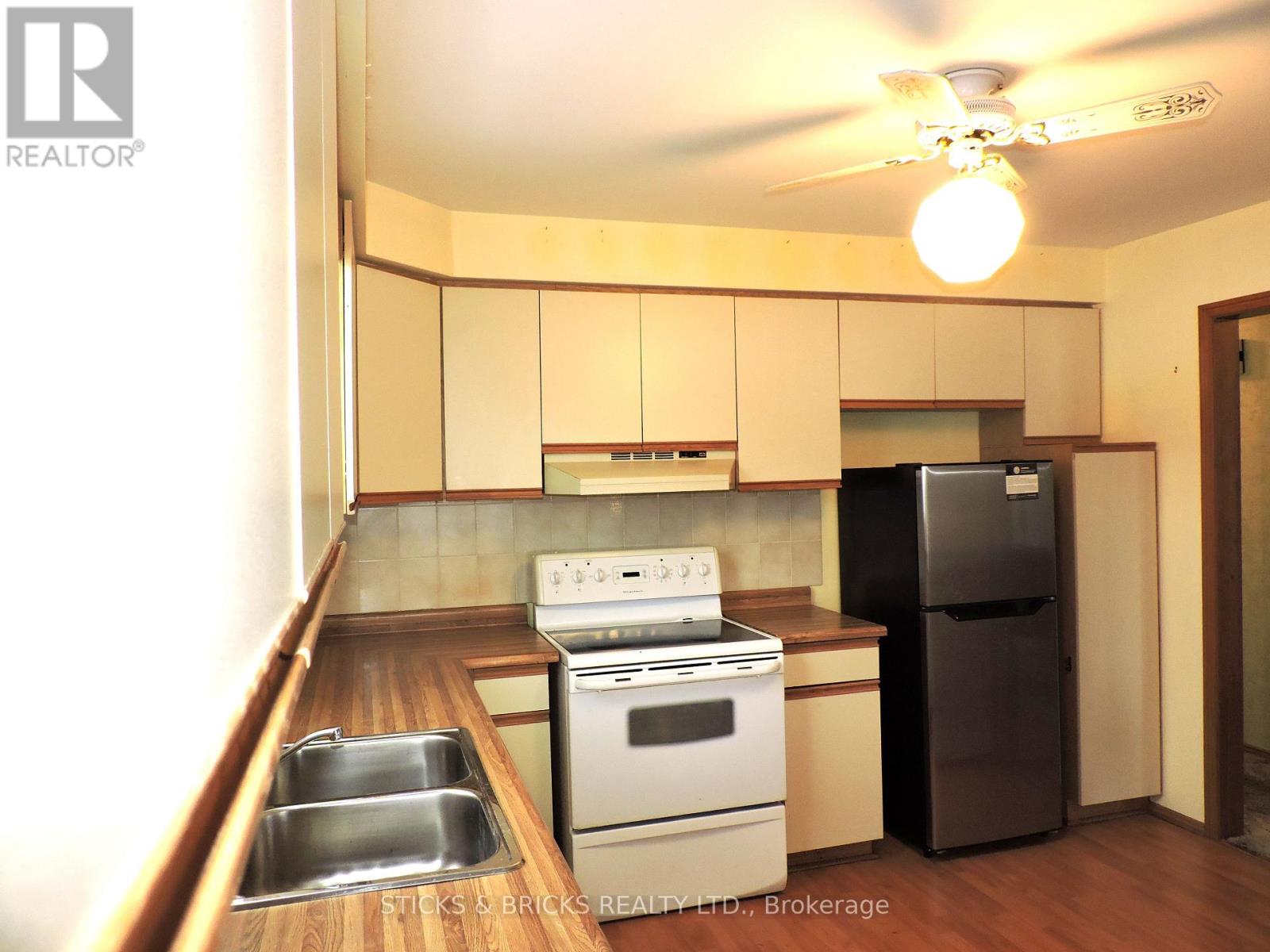 7740 Chorozy Street, Niagara Falls, Ontario  L2H 2N9 - Photo 9 - X12800650