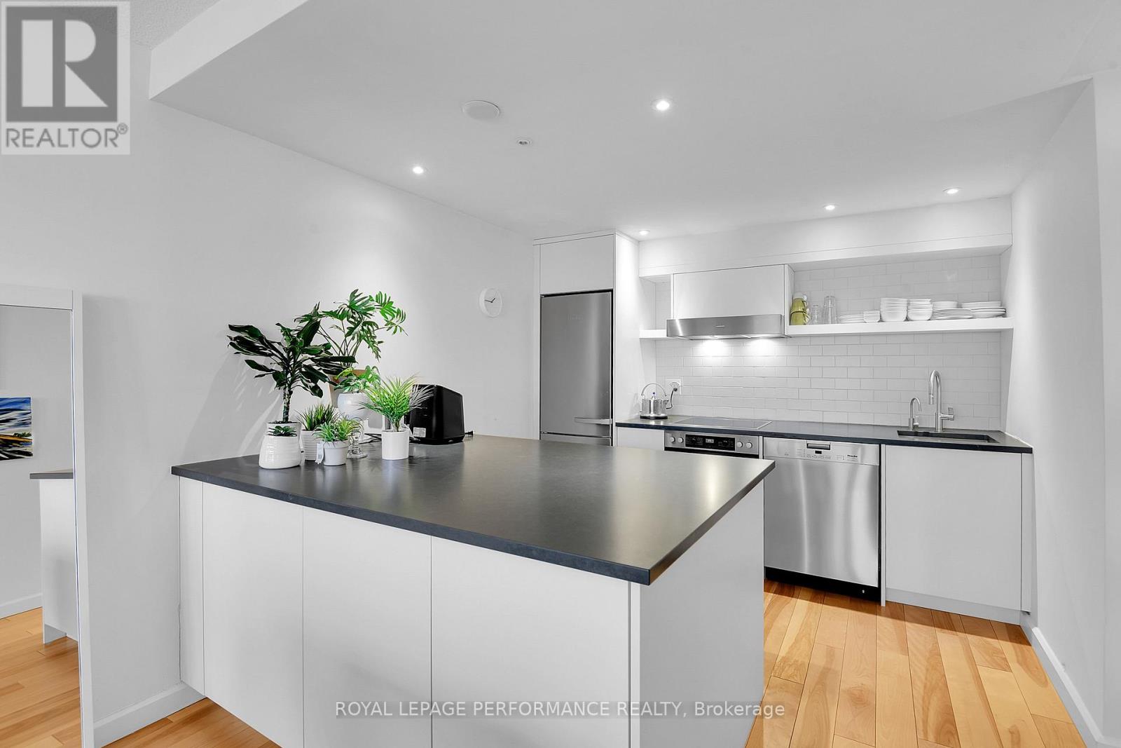 905 - 373 Laurier Avenue E, Ottawa, Ontario  K1N 8X6 - Photo 17 - X12780930