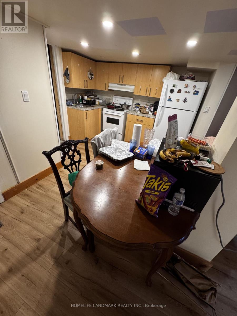 102 Billington Crescent, Toronto, Ontario  M3A 2G6 - Photo 4 - C12800636