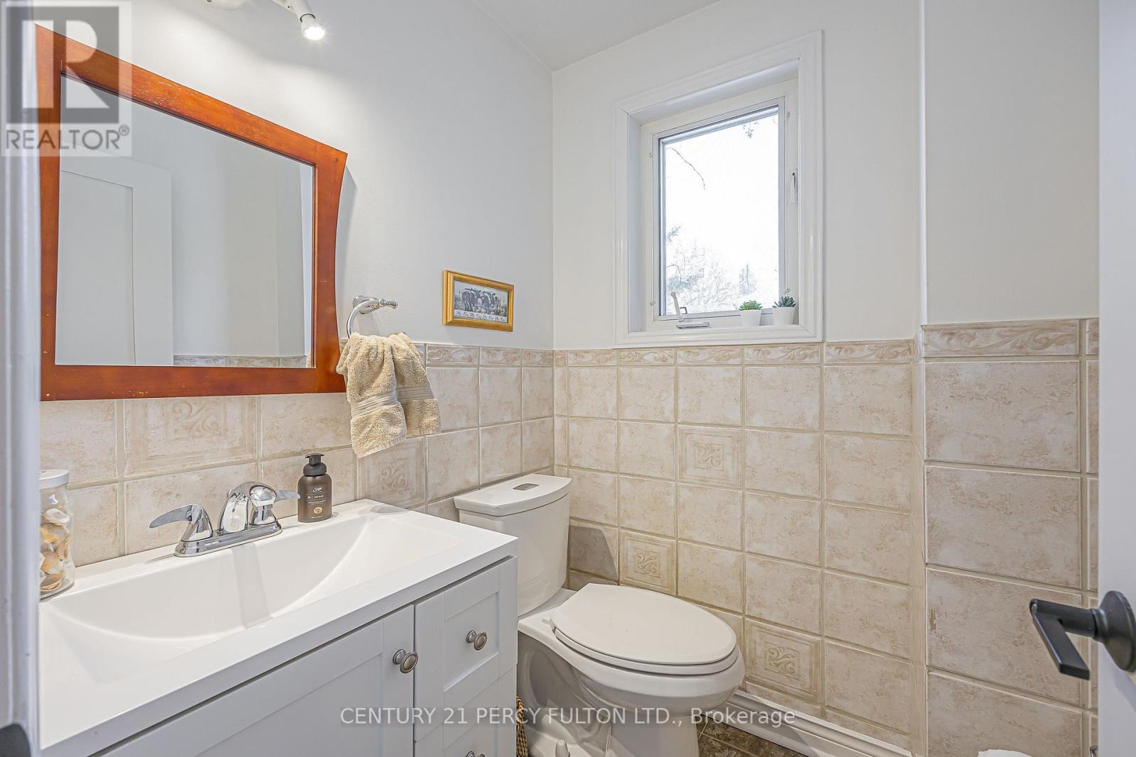 84 Loraview Lane, Aurora, Ontario  L4G 6N5 - Photo 11 - N12800612