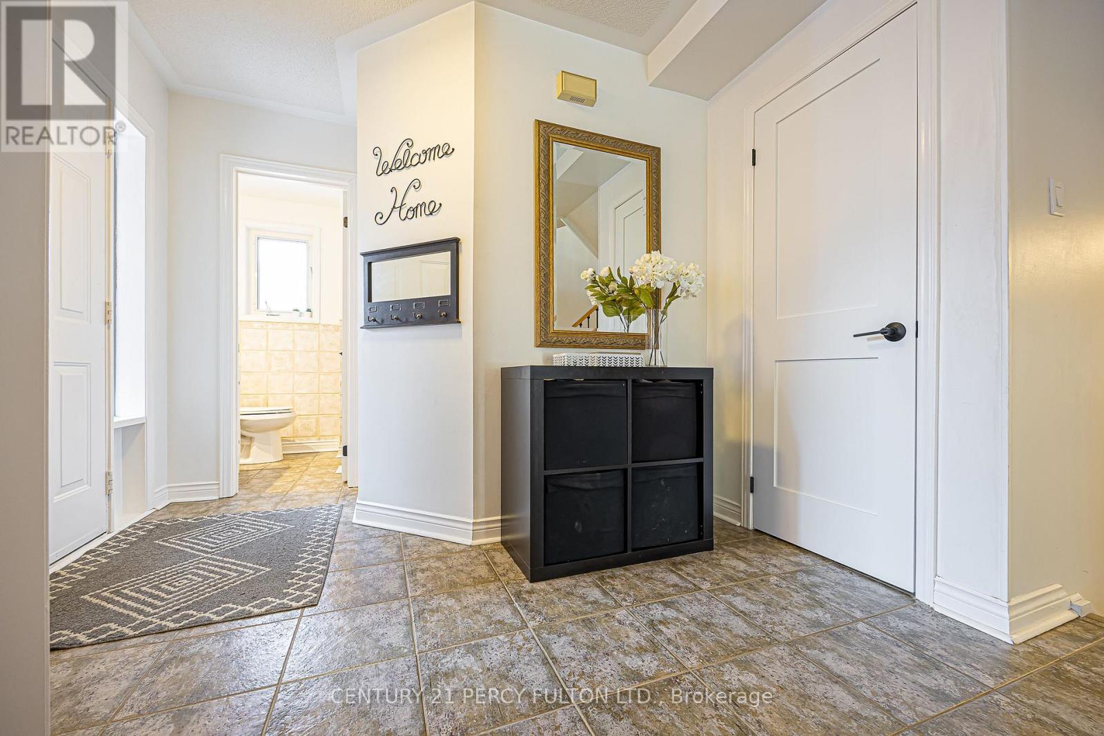 84 Loraview Lane, Aurora, Ontario  L4G 6N5 - Photo 3 - N12800612