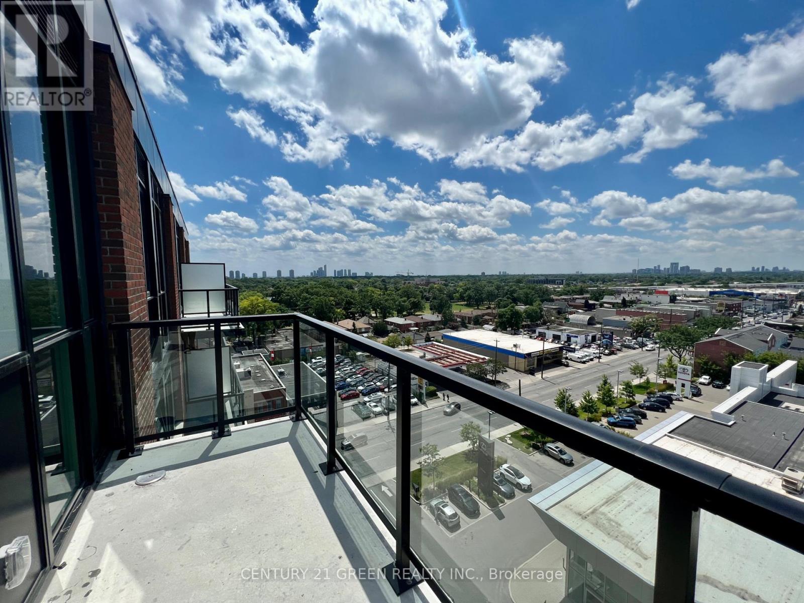 1011 - 2300 St. Clair Avenue W, Toronto, Ontario  M6N 0B3 - Photo 17 - W12800582