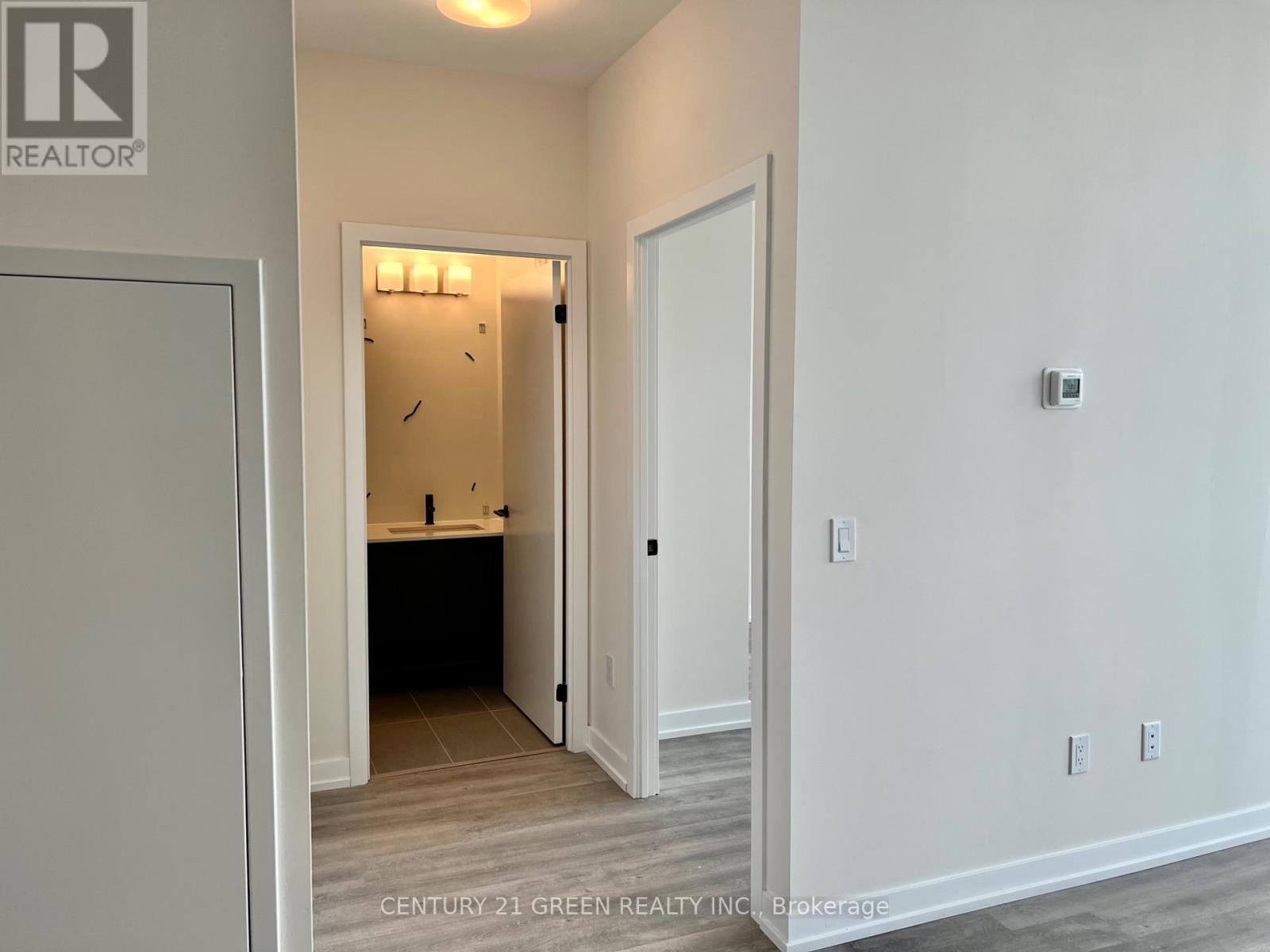 1011 - 2300 St. Clair Avenue W, Toronto, Ontario  M6N 0B3 - Photo 6 - W12800582