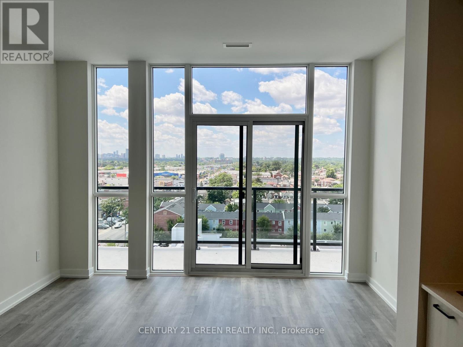 1011 - 2300 St. Clair Avenue W, Toronto, Ontario  M6N 0B3 - Photo 7 - W12800582