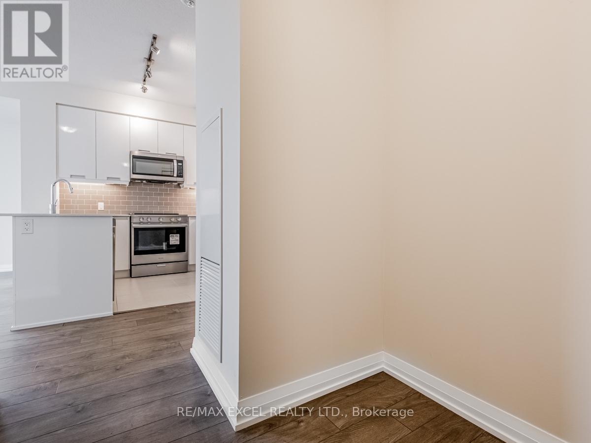 919 - 35 Watergarden Drive, Mississauga, Ontario  L5R 0G8 - Photo 11 - W12800600