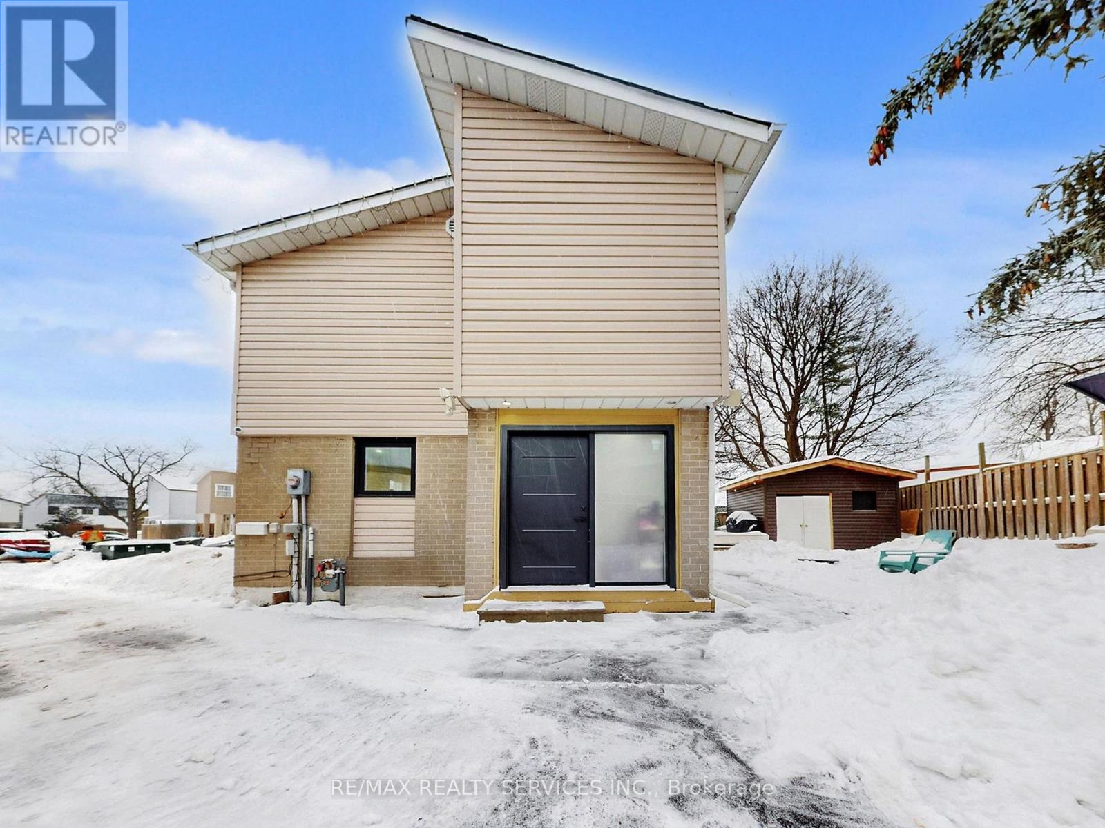 30 Haley Court, Brampton, Ontario  L6S 1N6 - Photo 3 - W12800652