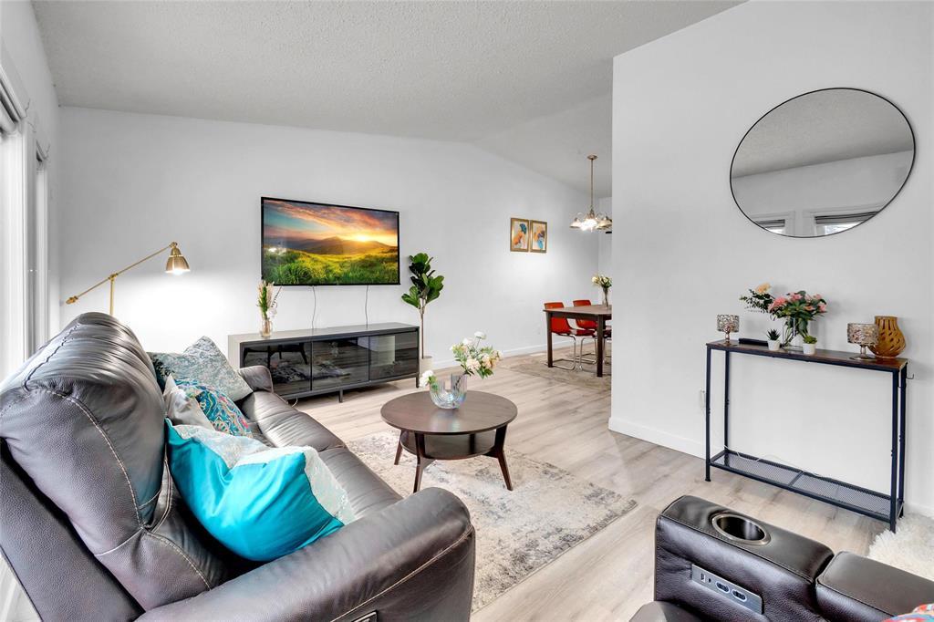 157 Devonshire Drive, Winnipeg, Manitoba  R2C 4G9 - Photo 3 - 202603007