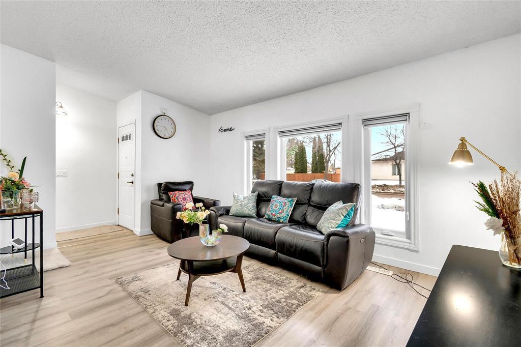 157 Devonshire Drive, Winnipeg, Manitoba  R2C 4G9 - Photo 4 - 202603007