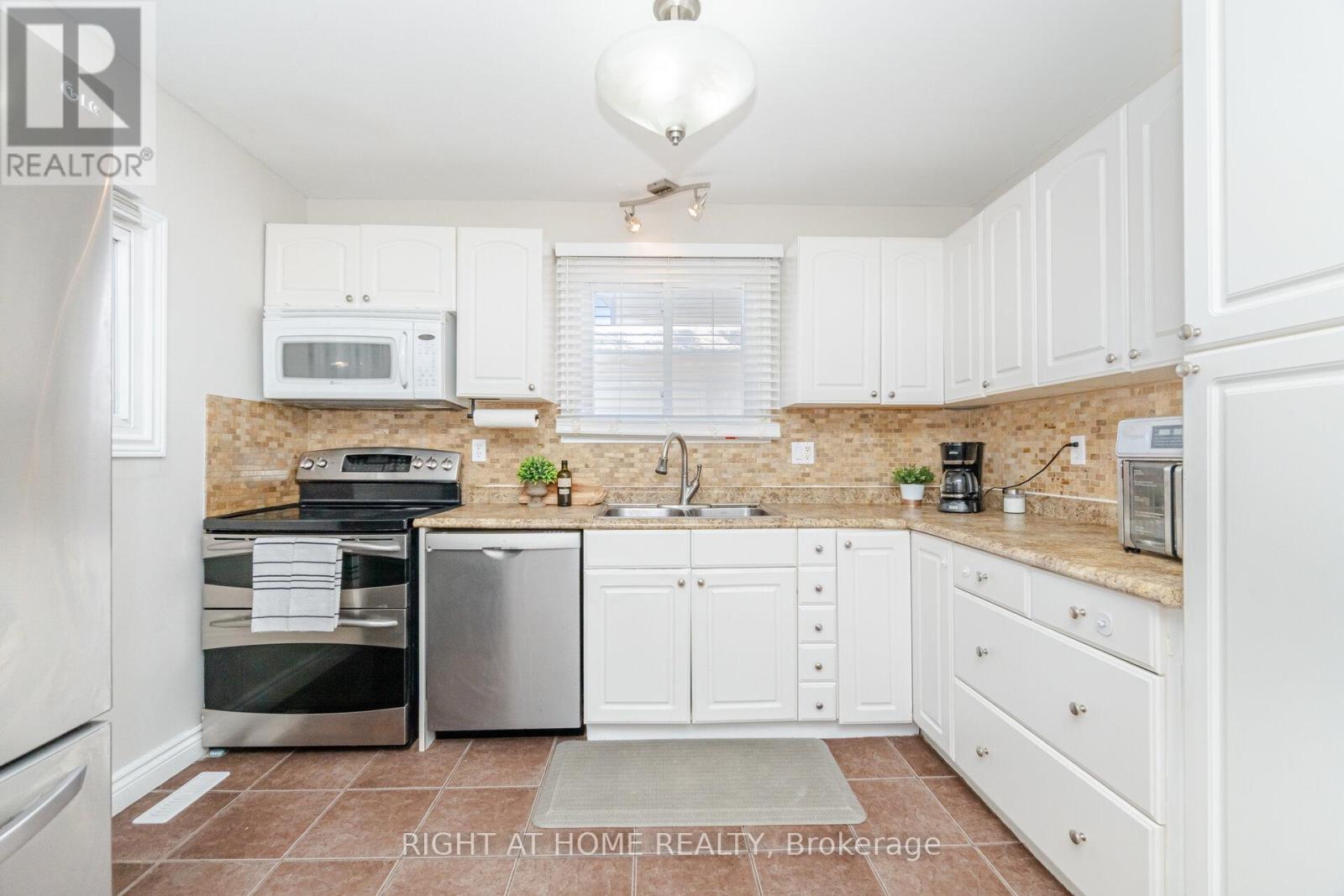 17 White Owl Crescent, Brantford, Ontario  N3P 1A1 - Photo 10 - X12800580