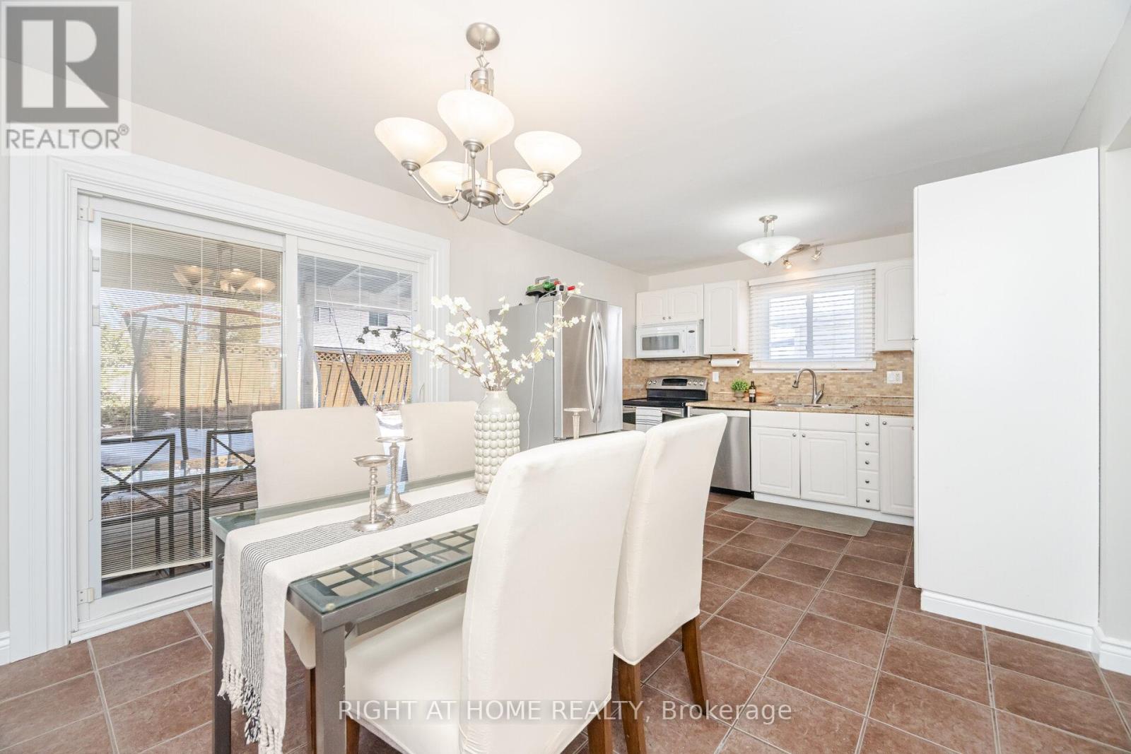 17 White Owl Crescent, Brantford, Ontario  N3P 1A1 - Photo 9 - X12800580