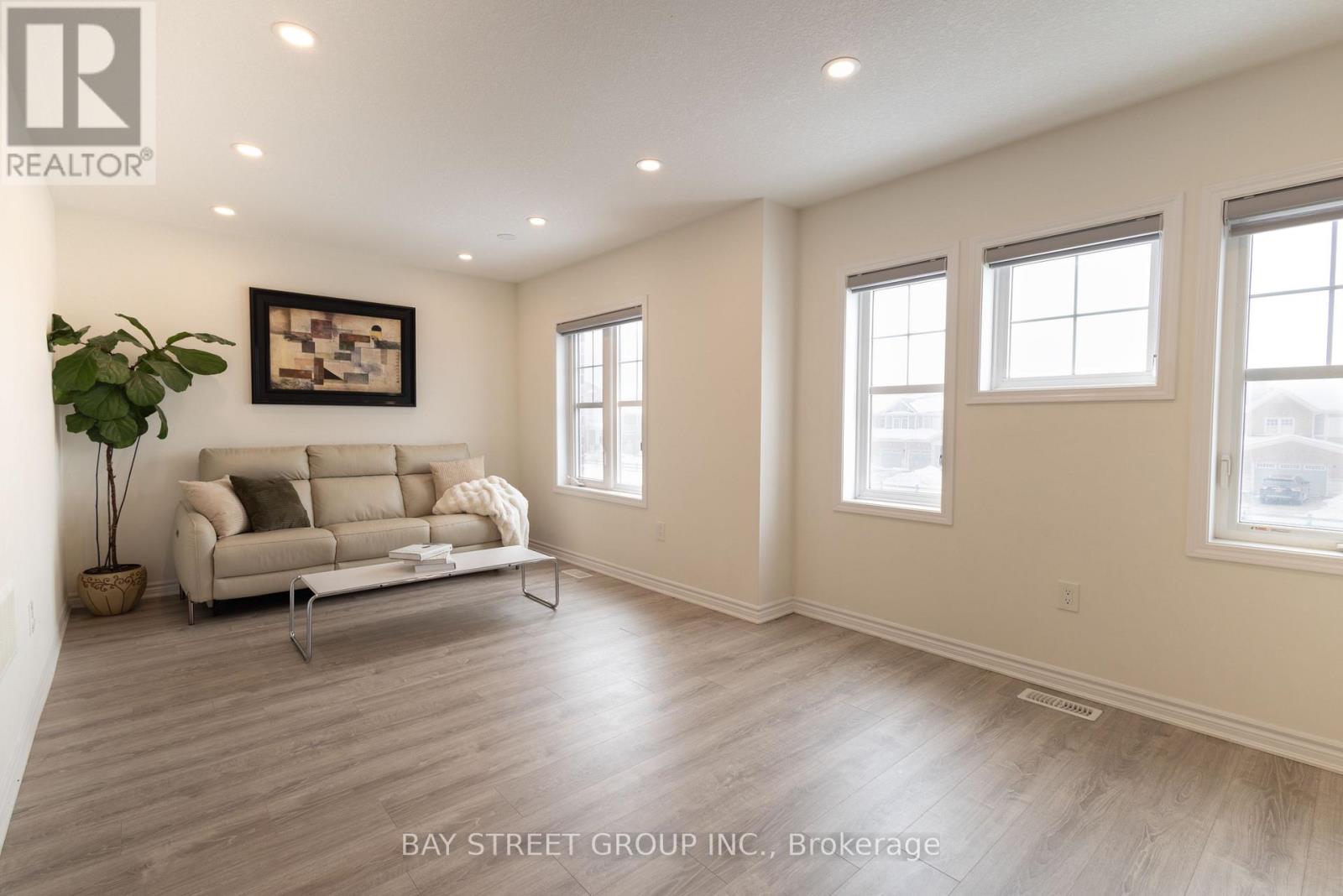 11 - 230 Avonsyde Boulevard, Hamilton, Ontario  L8B 1T9 - Photo 6 - X12800602