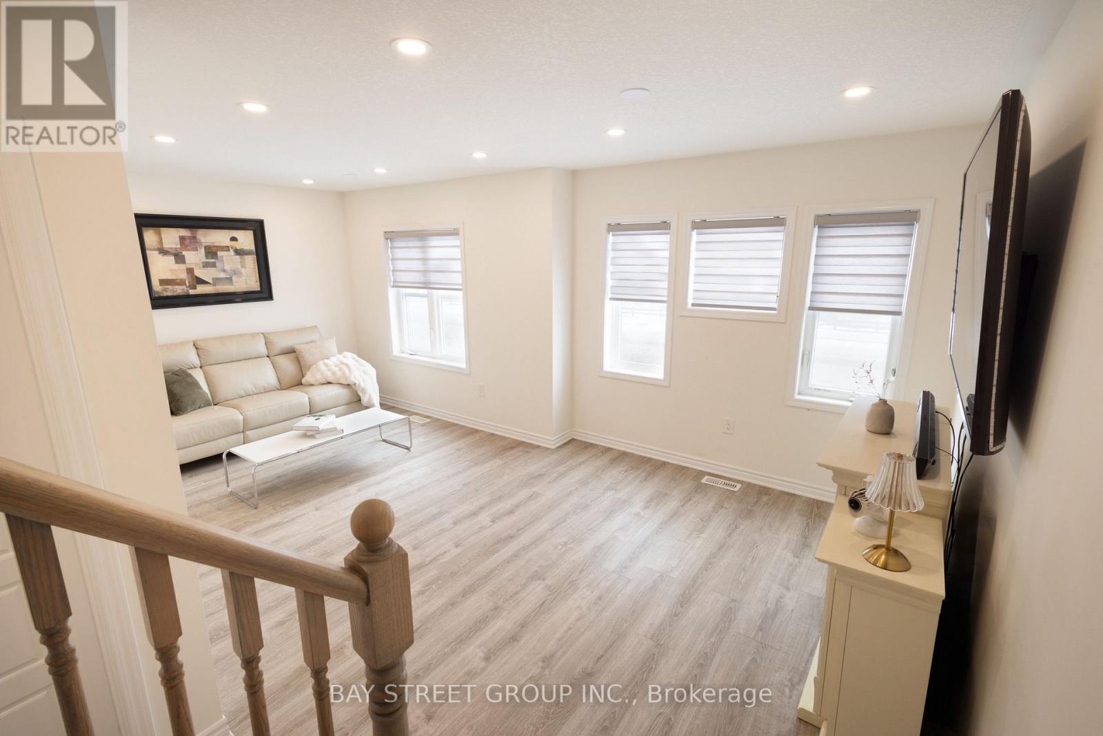 11 - 230 Avonsyde Boulevard, Hamilton, Ontario  L8B 1T9 - Photo 8 - X12800602