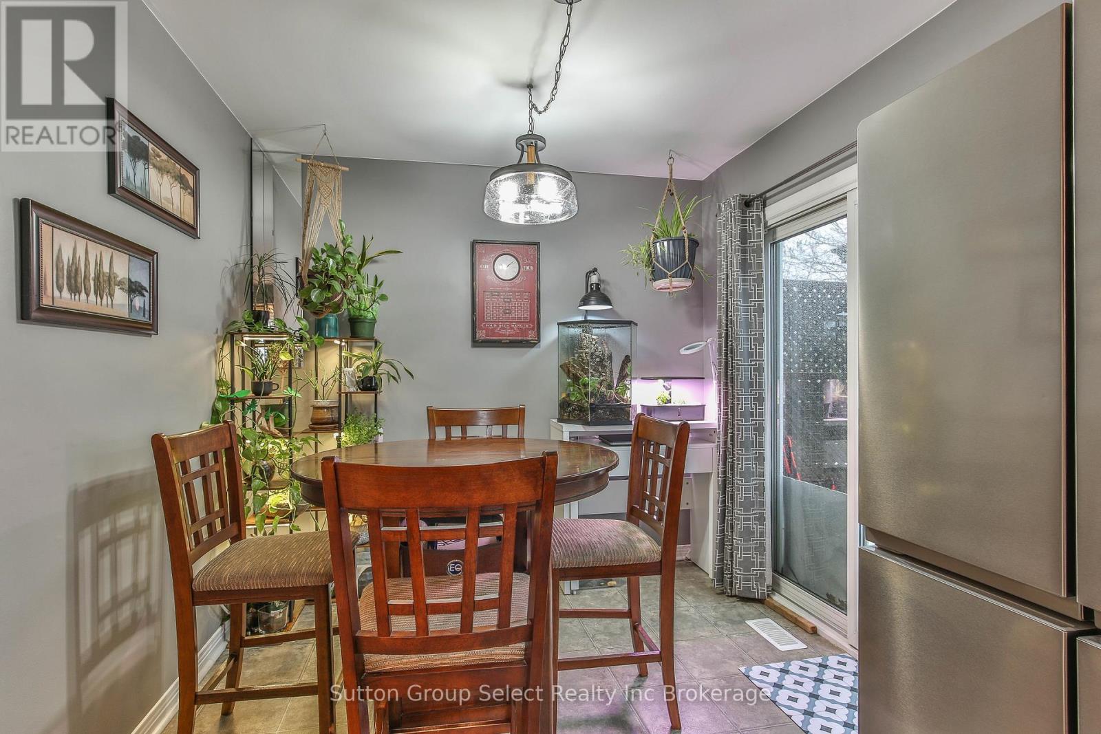 1091 Canfield Crescent, Woodstock, Ontario N4S 8P3 - Photo 11 - X12800708