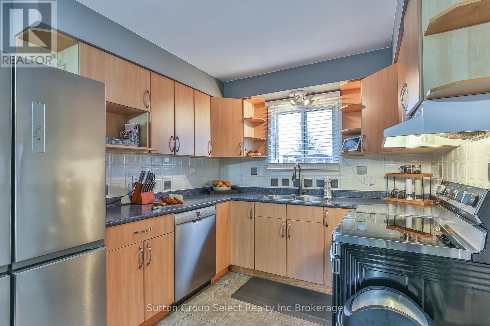 1091 Canfield Crescent, Woodstock, Ontario N4S 8P3 - Photo 5 - X12800708