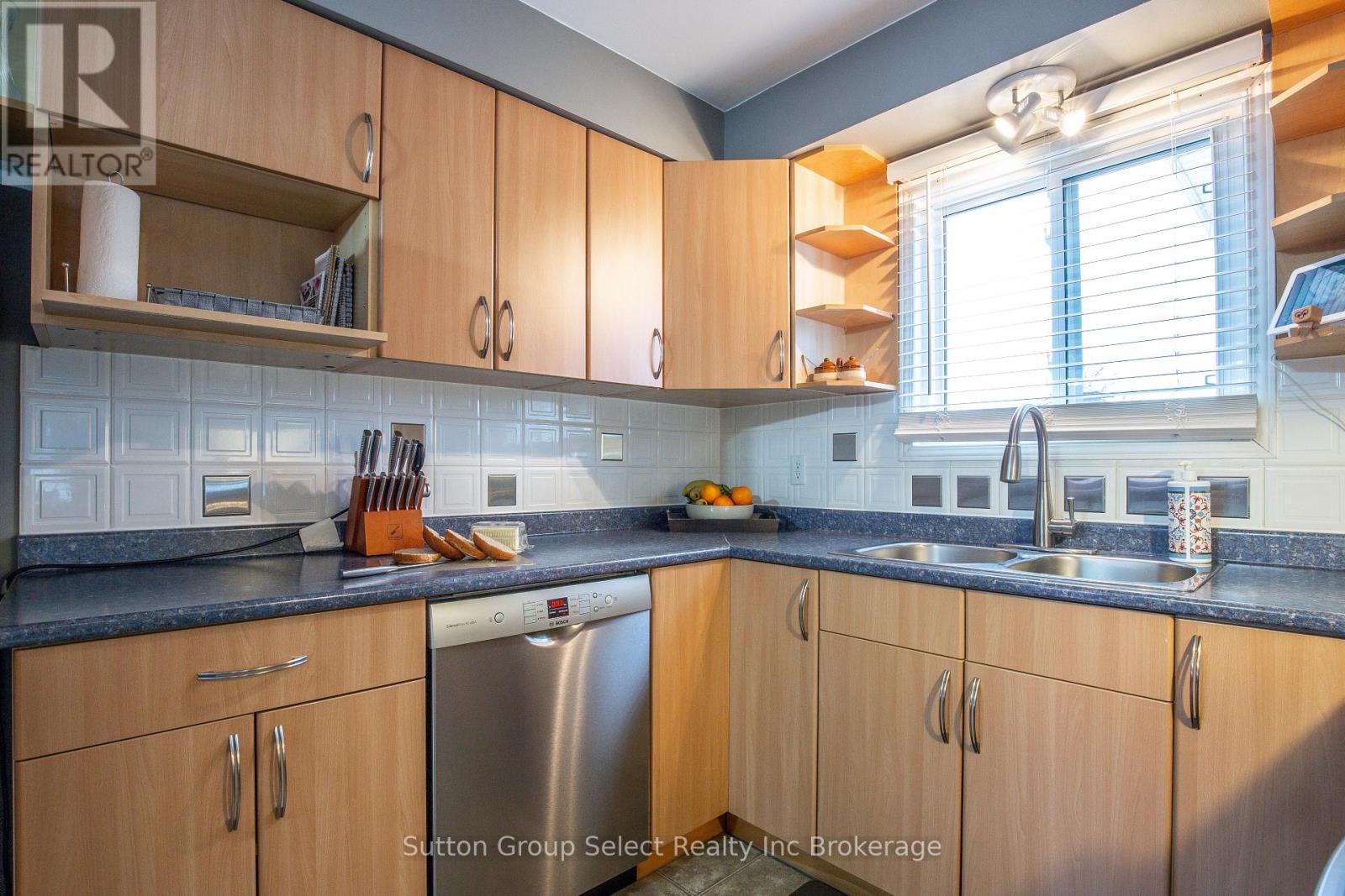 1091 Canfield Crescent, Woodstock, Ontario N4S 8P3 - Photo 6 - X12800708