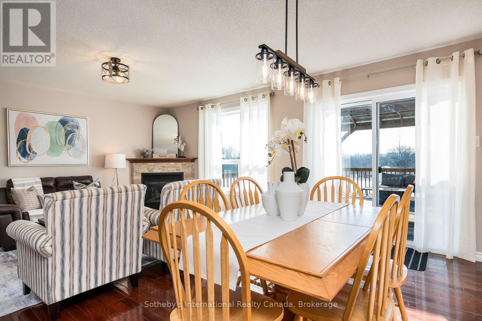 8 Hall Street, Springwater (Phelpston), Ontario  L0L 2K0 - Photo 10 - S12800698