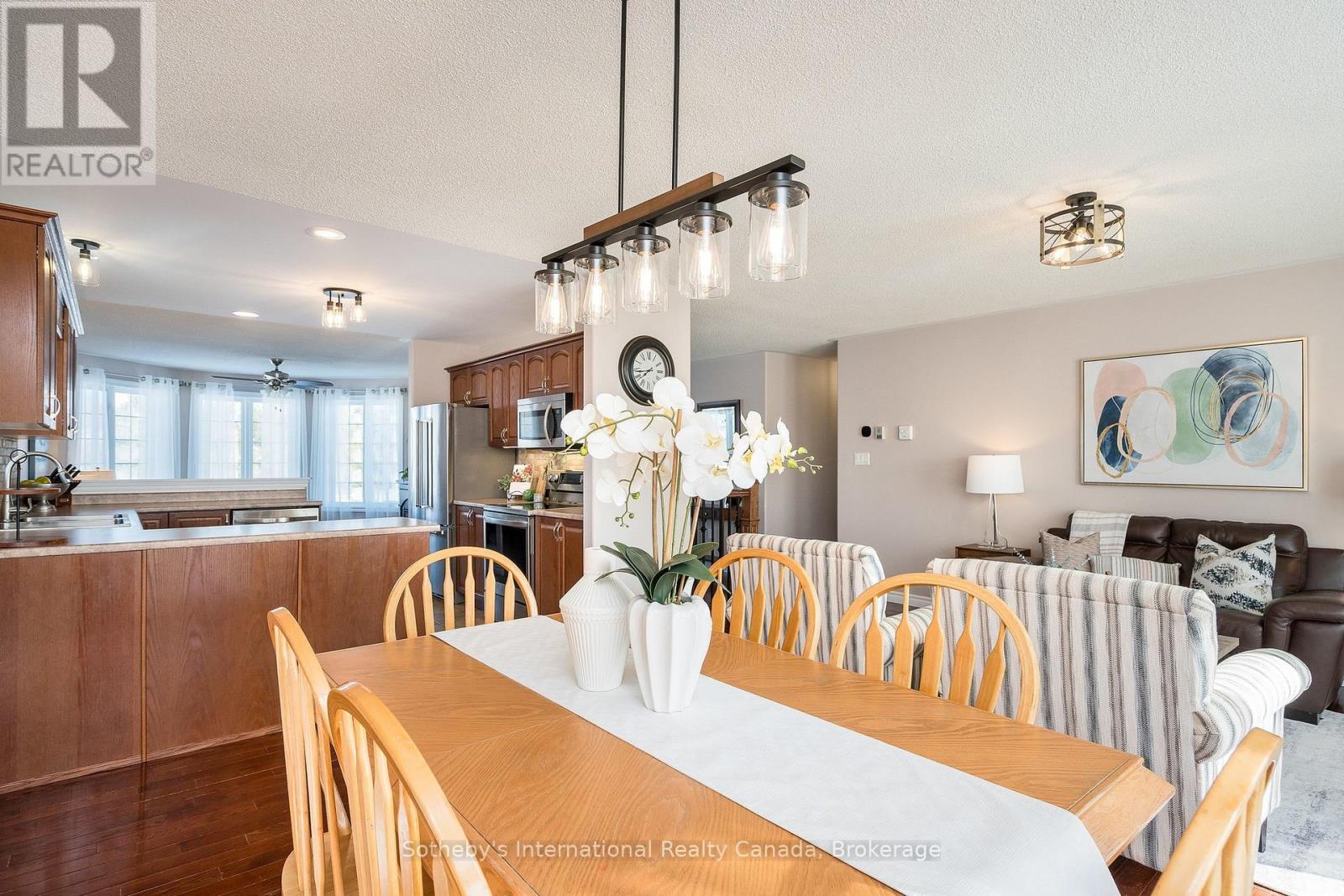 8 Hall Street, Springwater (Phelpston), Ontario  L0L 2K0 - Photo 11 - S12800698