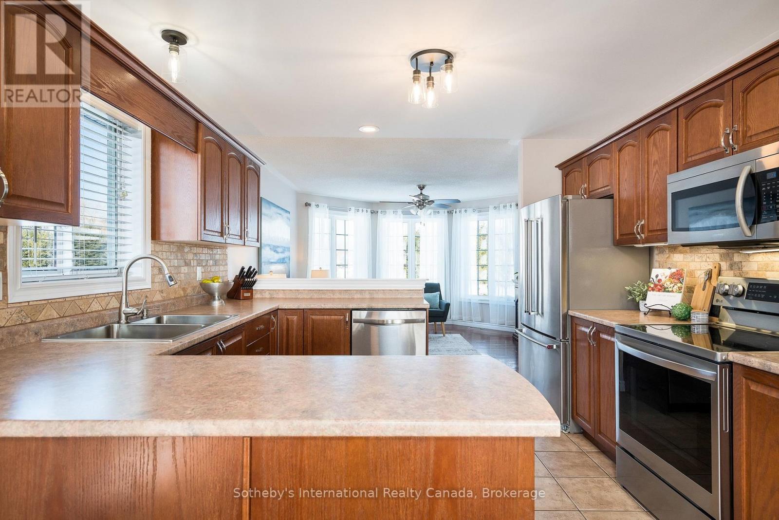 8 Hall Street, Springwater (Phelpston), Ontario  L0L 2K0 - Photo 12 - S12800698